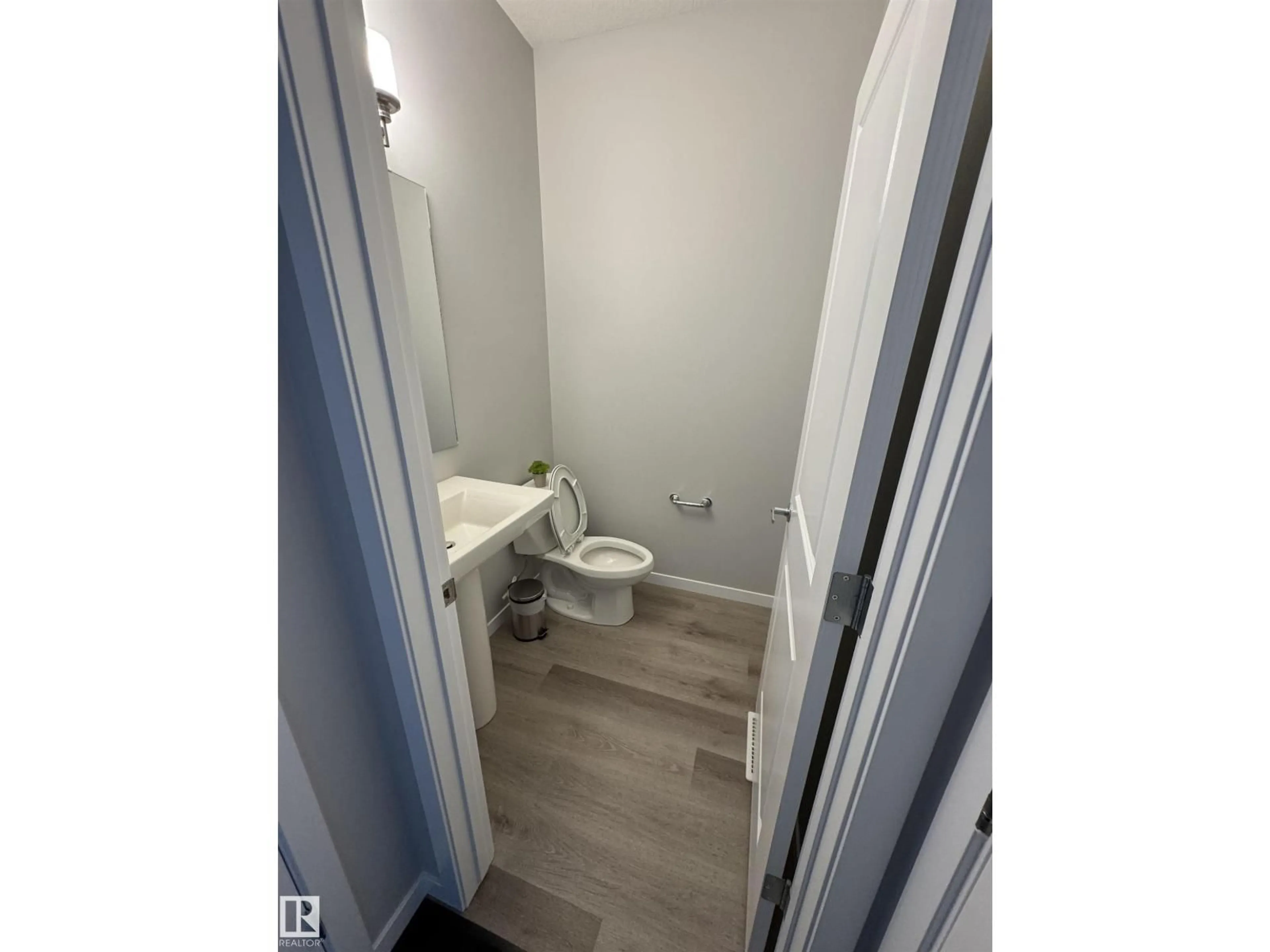 A pic of a room for 2514/2518 151A AV, Edmonton Alberta T5Y3Z2