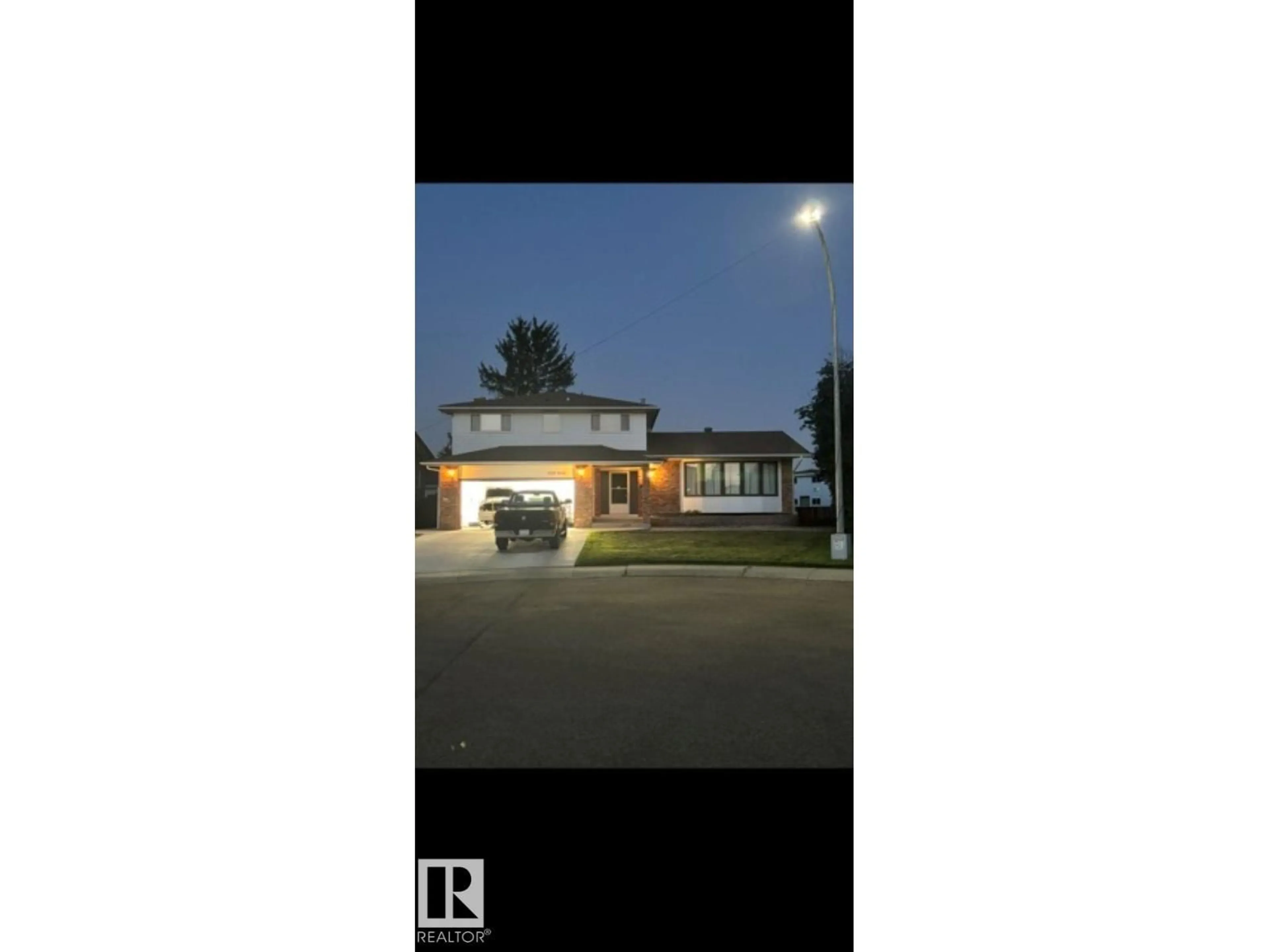 A pic from outside/outdoor area/front of a property/back of a property/a pic from drone, street for 17919 94 AV, Edmonton Alberta T5T1Y3