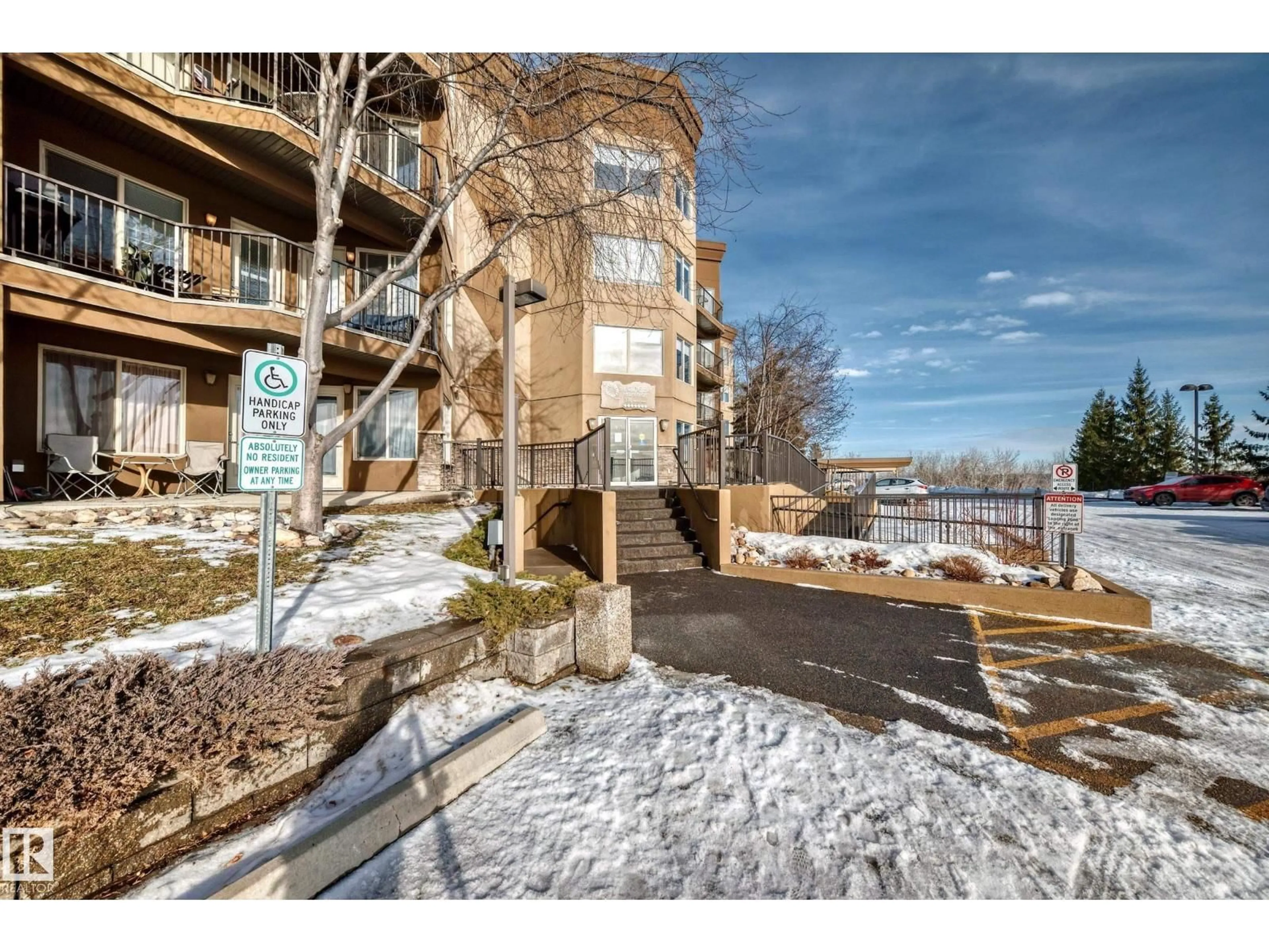 Patio, water/lake/river/ocean view for 232 HOOKE RD, Edmonton Alberta T5A5J5