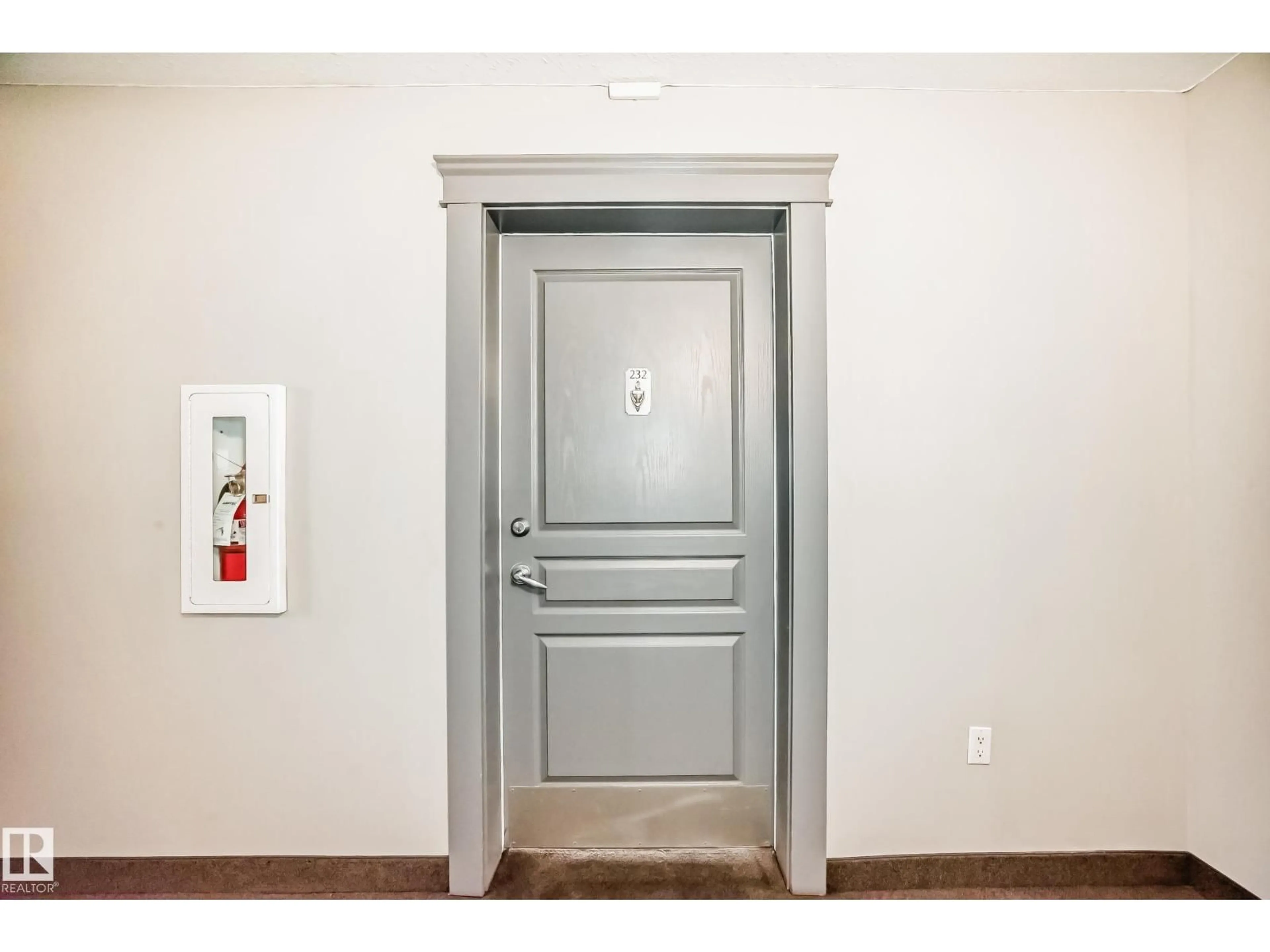 Indoor entryway for 232 HOOKE RD, Edmonton Alberta T5A5J5