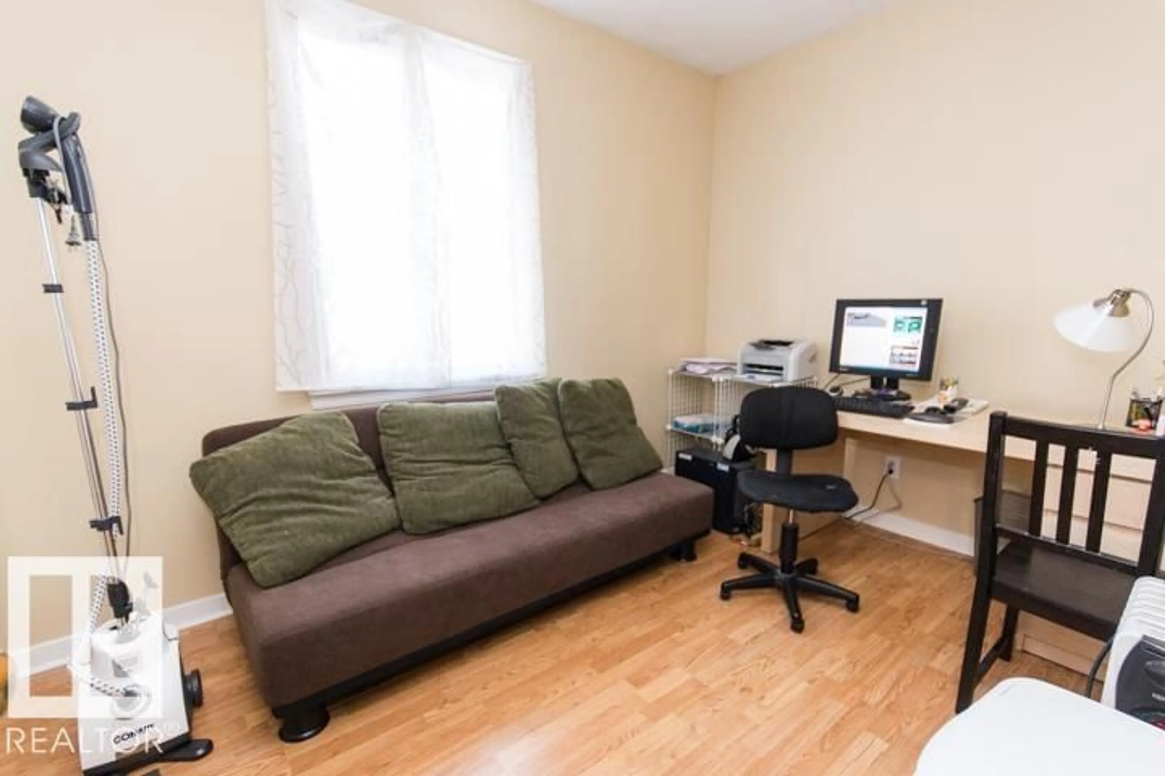 A pic of a room for 10806 64 AV, Edmonton Alberta T6H1T2