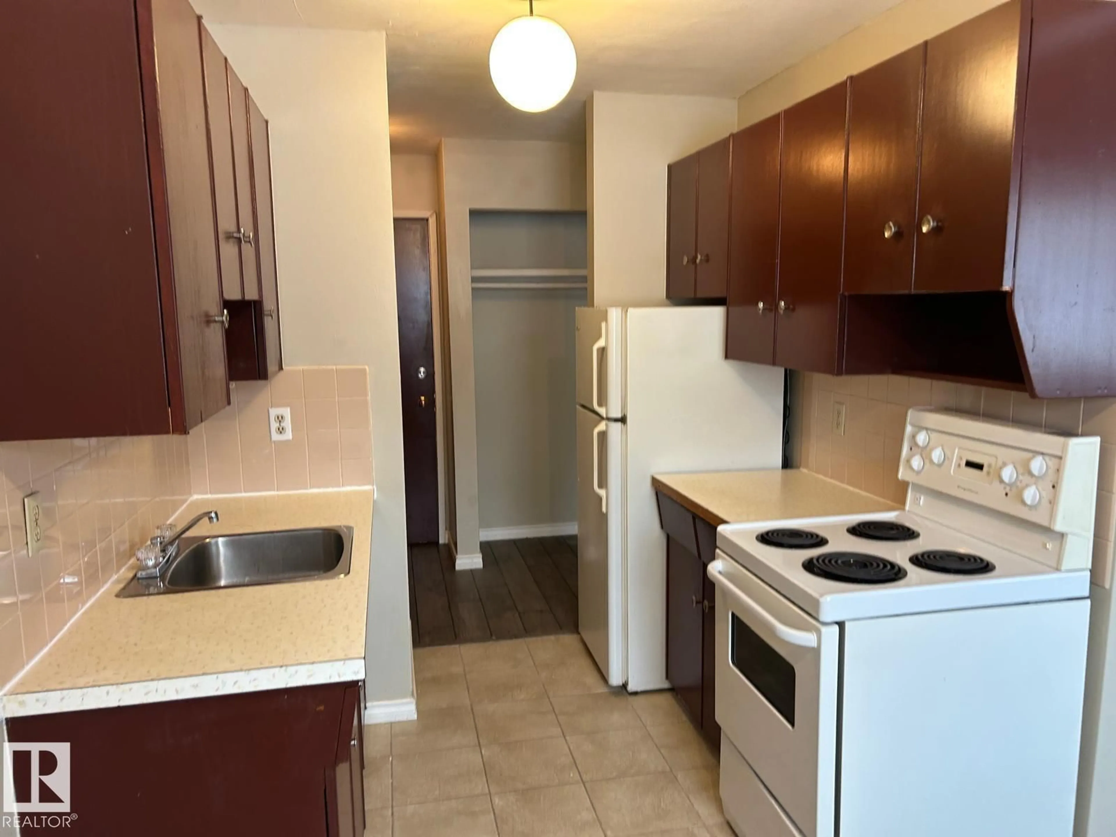 Standard kitchen, unknown for #4 - 10164 150 ST, Edmonton Alberta T5P1P1