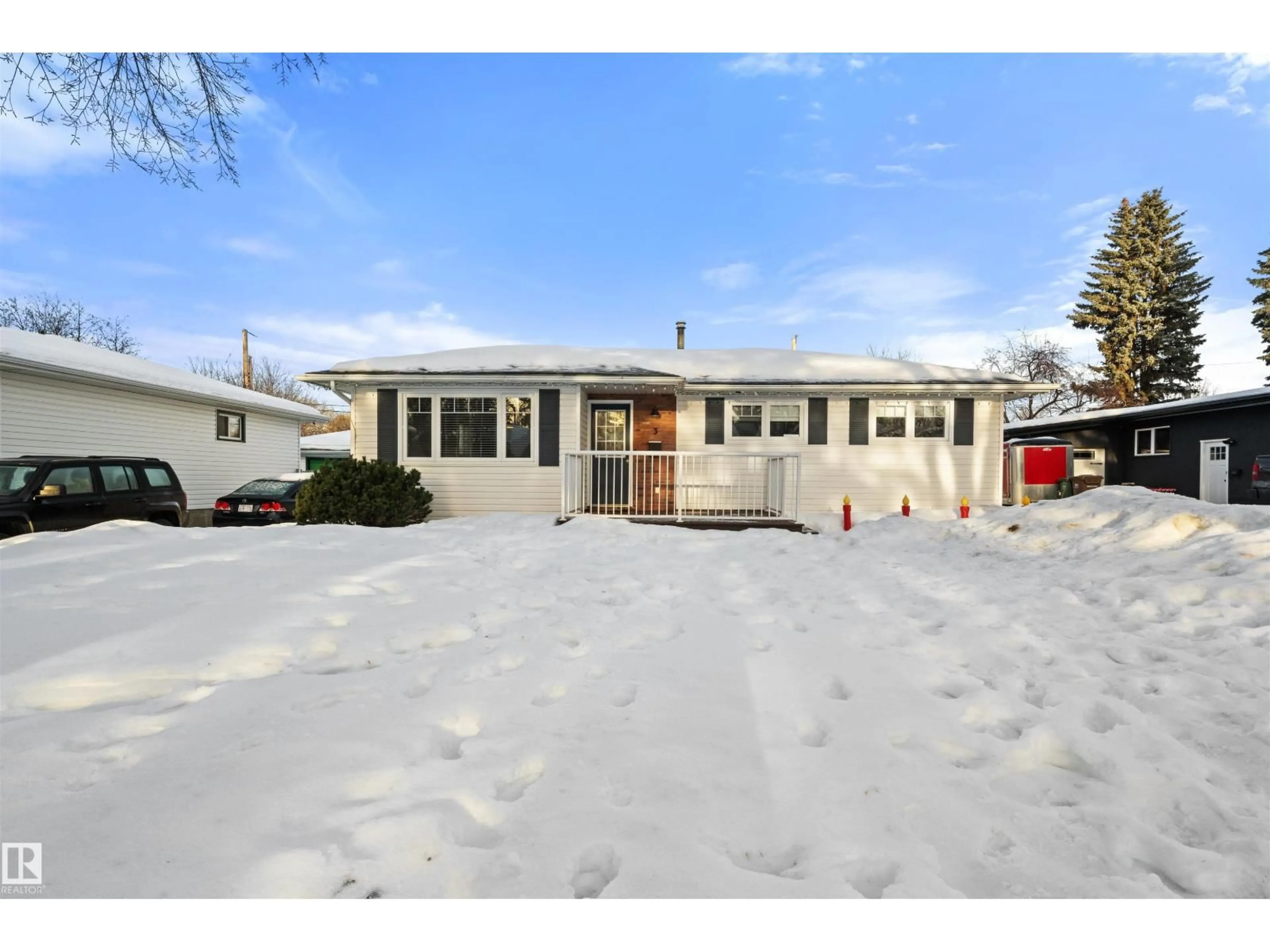 Home with vinyl exterior material, street for 3 SORREL CR, St. Albert Alberta T8N0K4