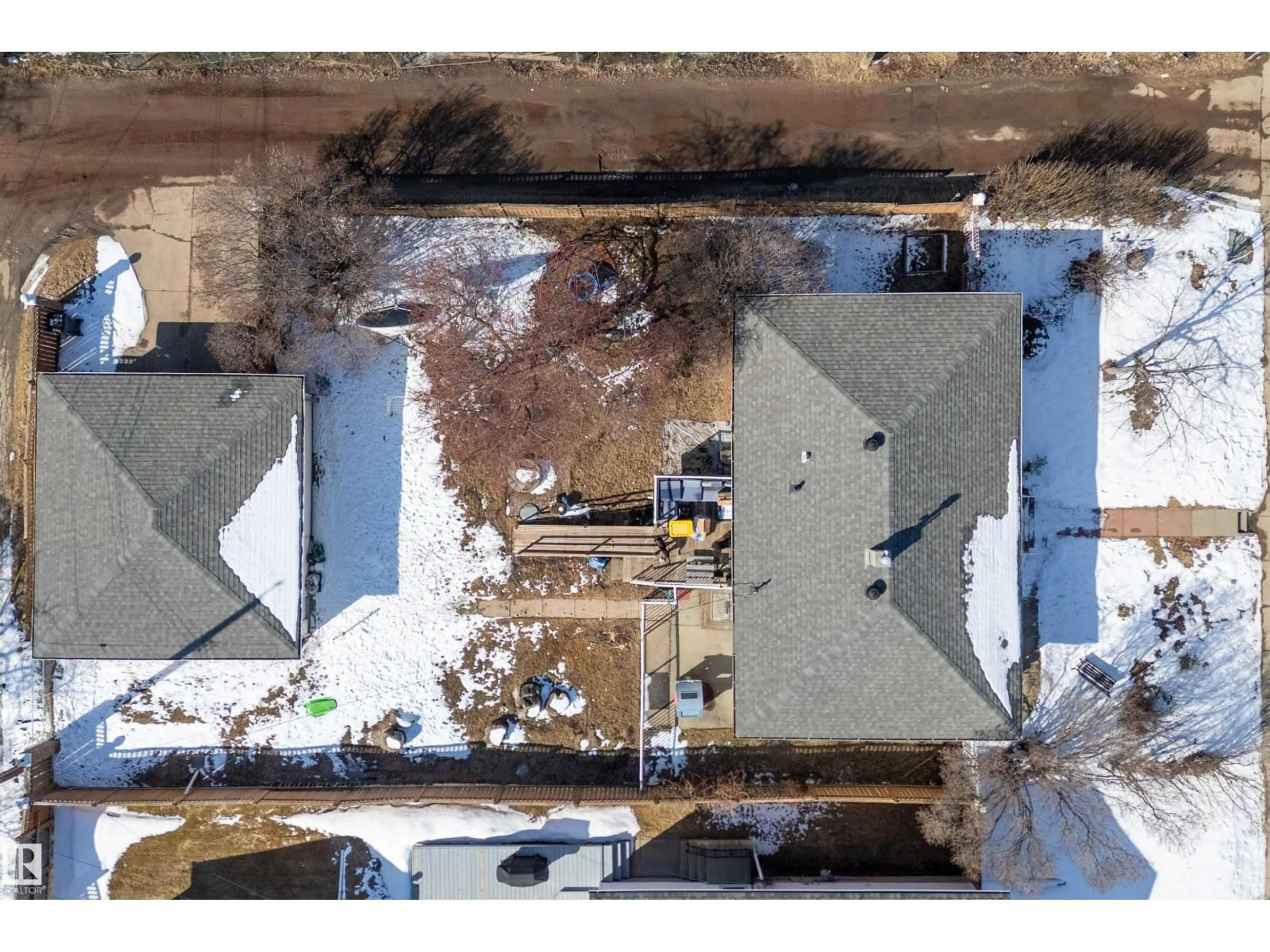 A pic from outside/outdoor area/front of a property/back of a property/a pic from drone, building for 8309 93 AV, Edmonton Alberta T6C1T5