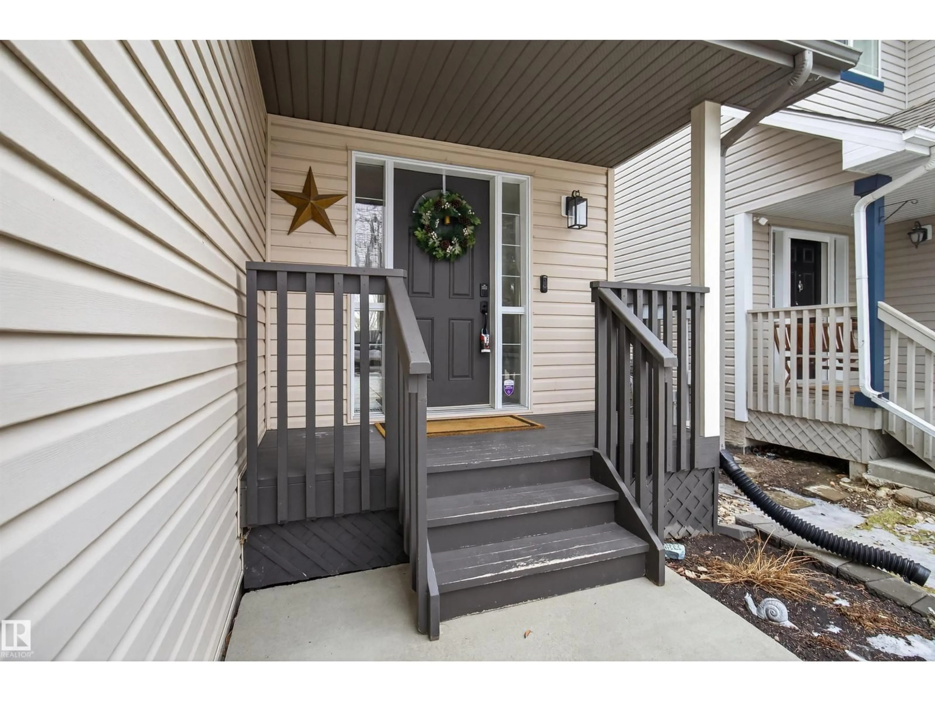 Indoor entryway for 166 FOXHAVEN WY, Sherwood Park Alberta T8A6M4