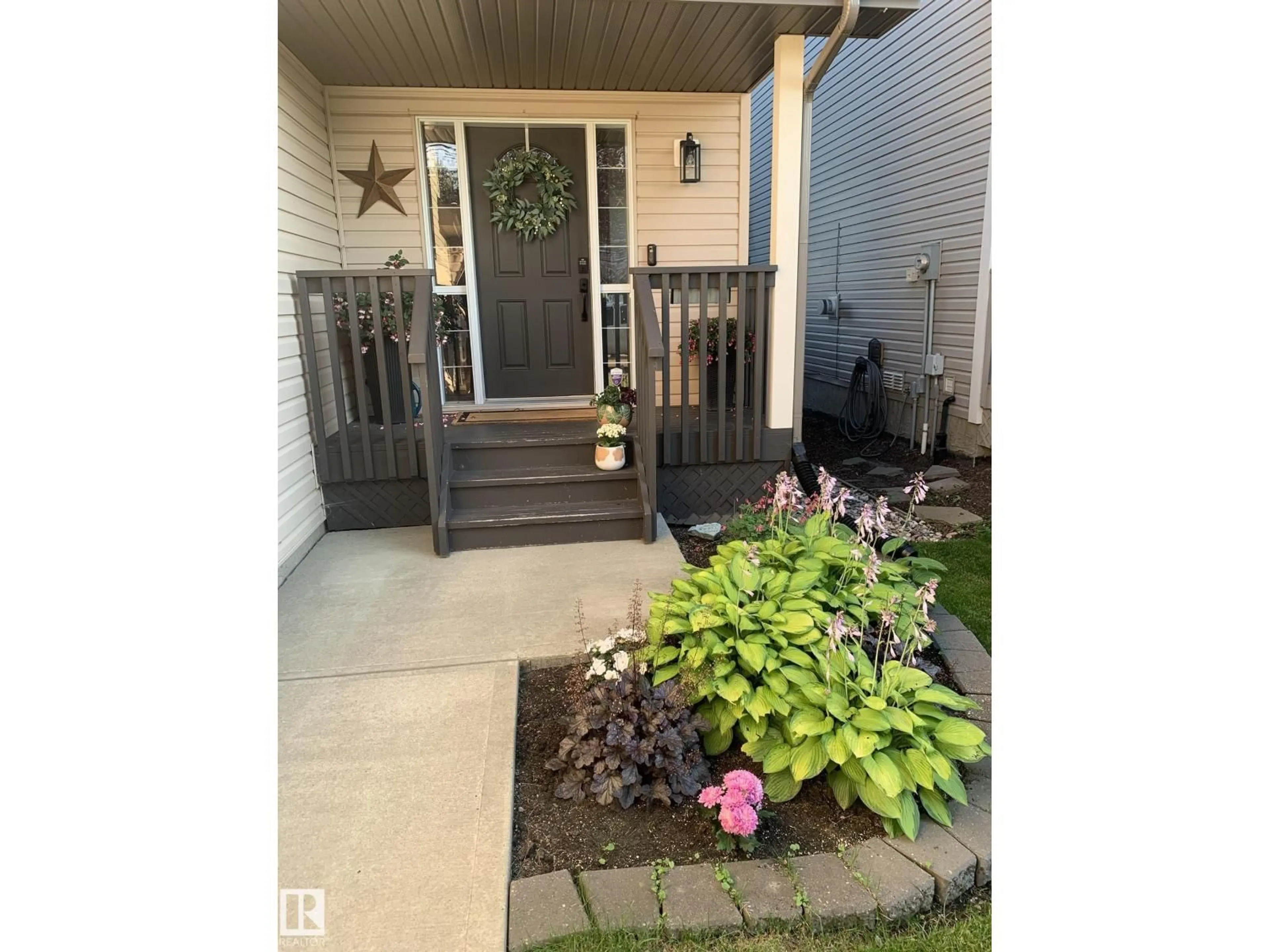 Indoor entryway for 166 FOXHAVEN WY, Sherwood Park Alberta T8A6M4