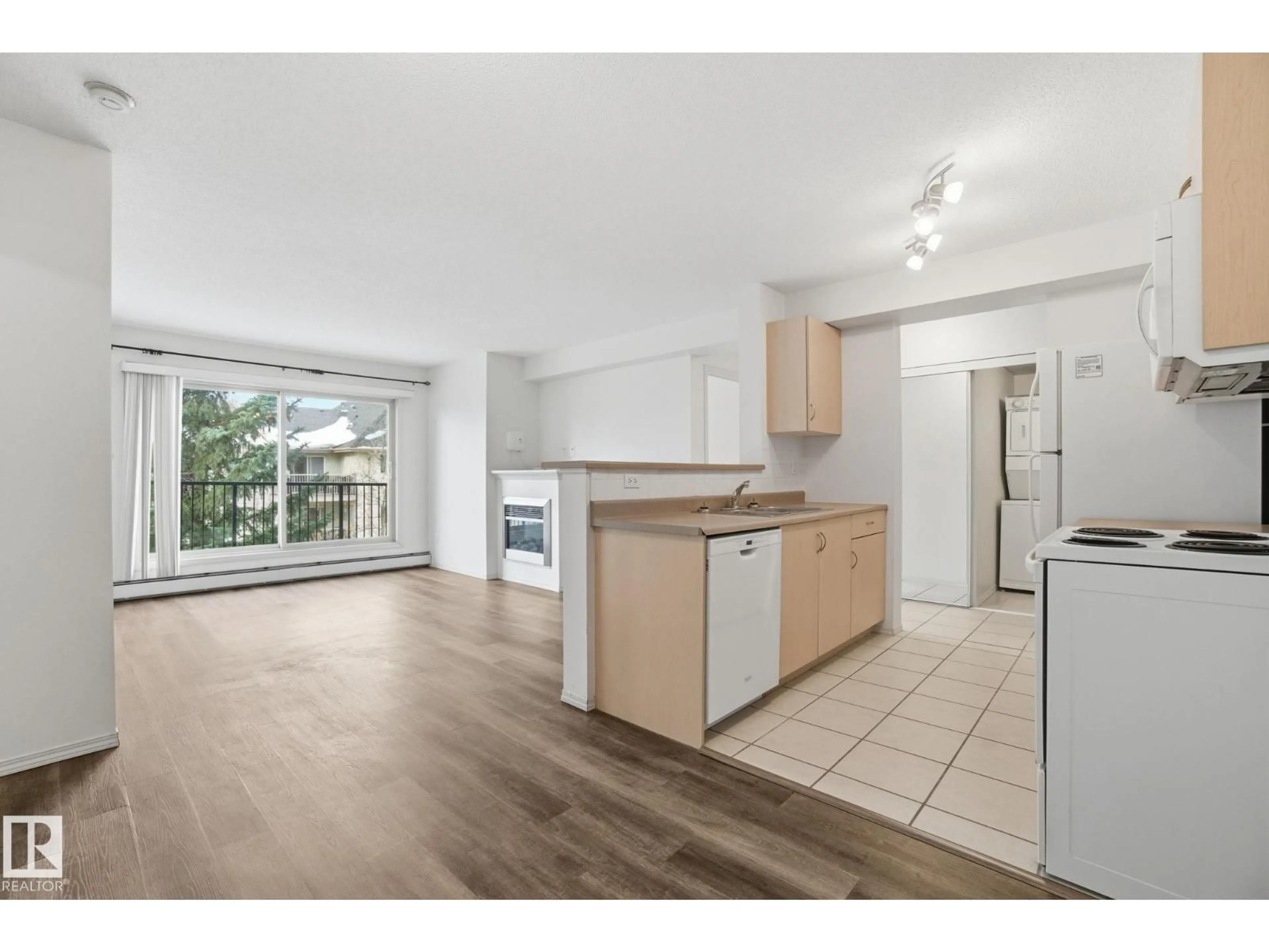 Open concept kitchen, unknown for 424 - 17011 67 AV, Edmonton Alberta T5T6Y6