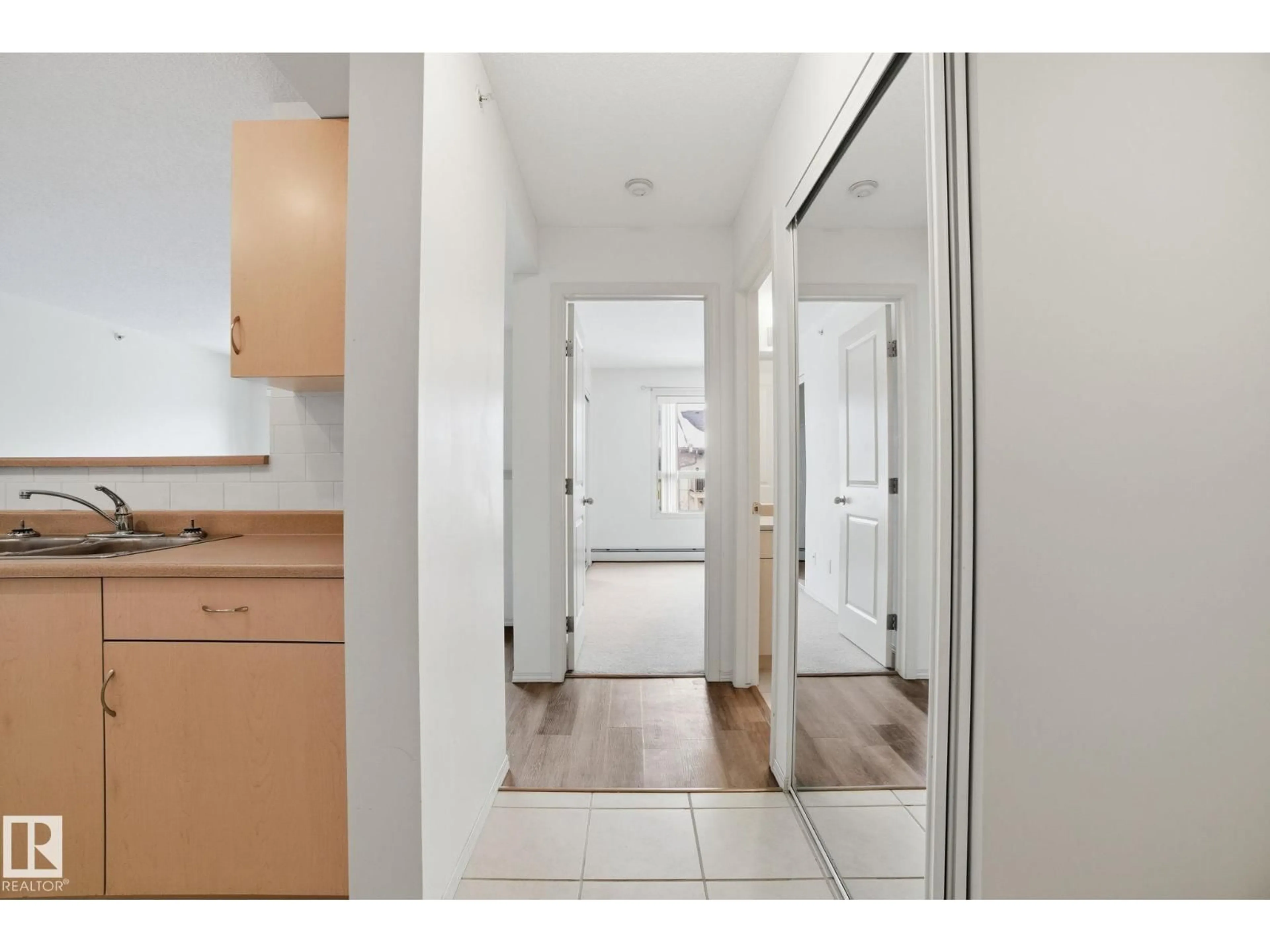 Indoor entryway for 424 - 17011 67 AV, Edmonton Alberta T5T6Y6