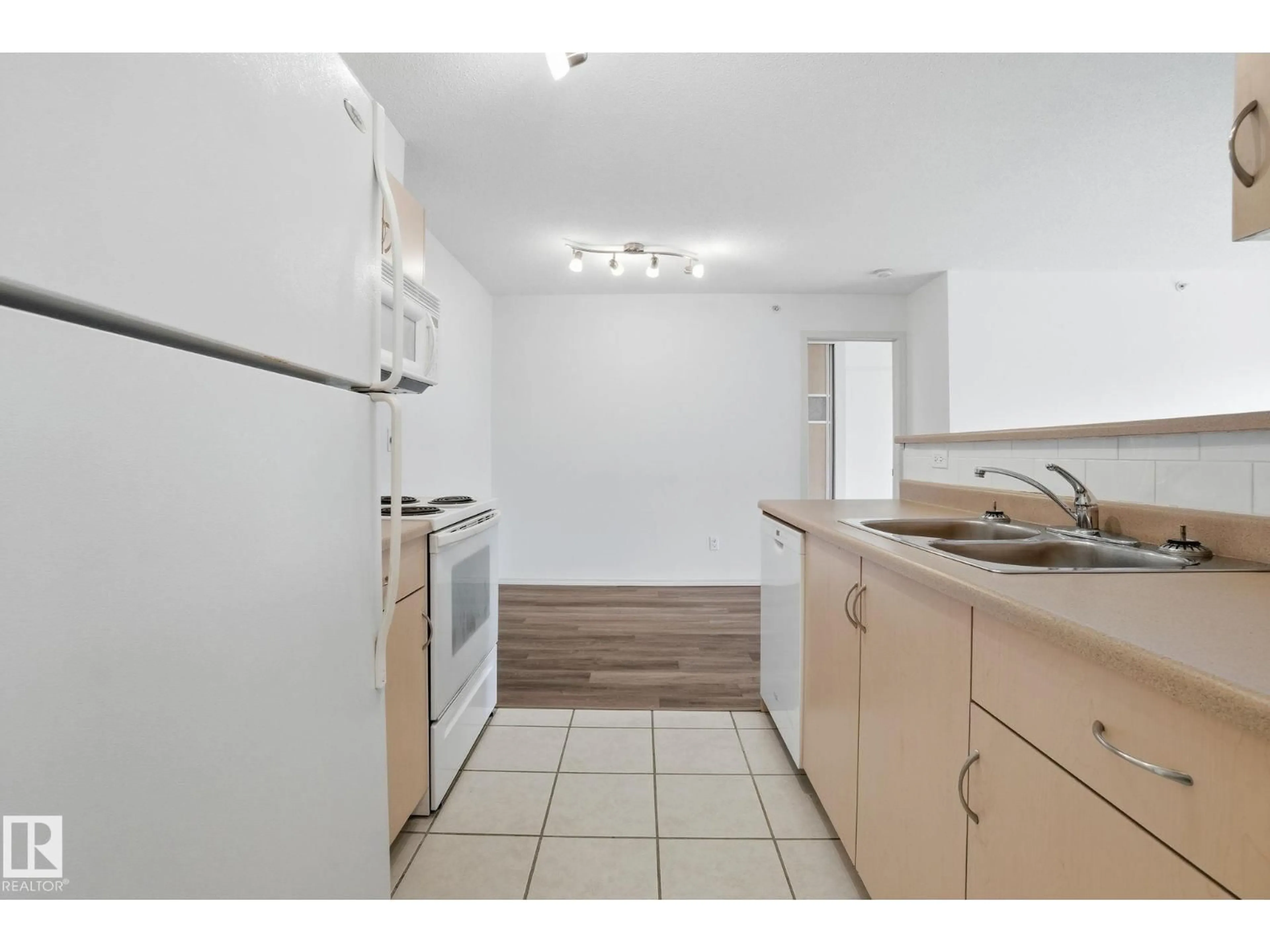 Standard kitchen, unknown for 424 - 17011 67 AV, Edmonton Alberta T5T6Y6