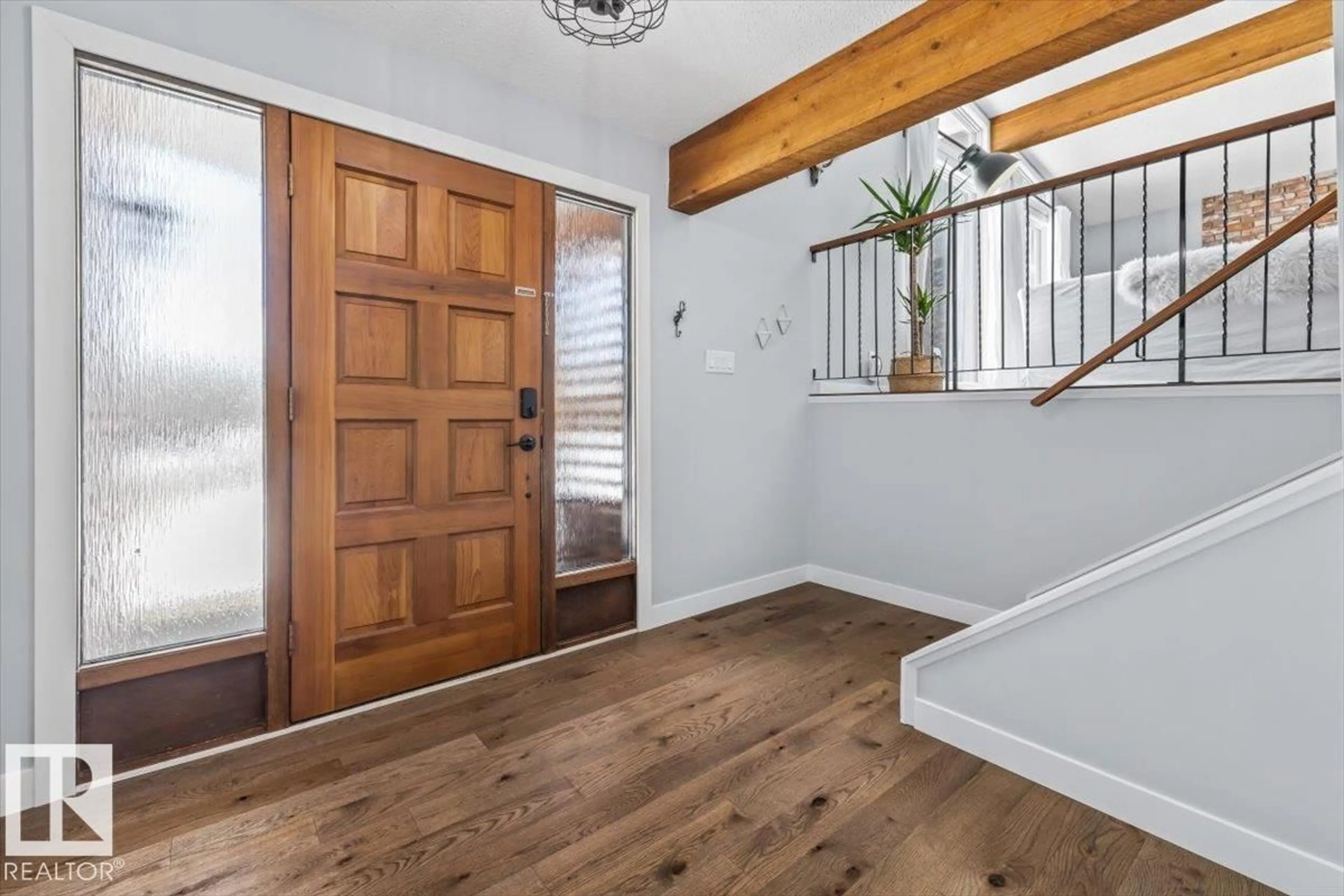 Indoor entryway for NW - 11427 35 AV, Edmonton Alberta T6J2W9