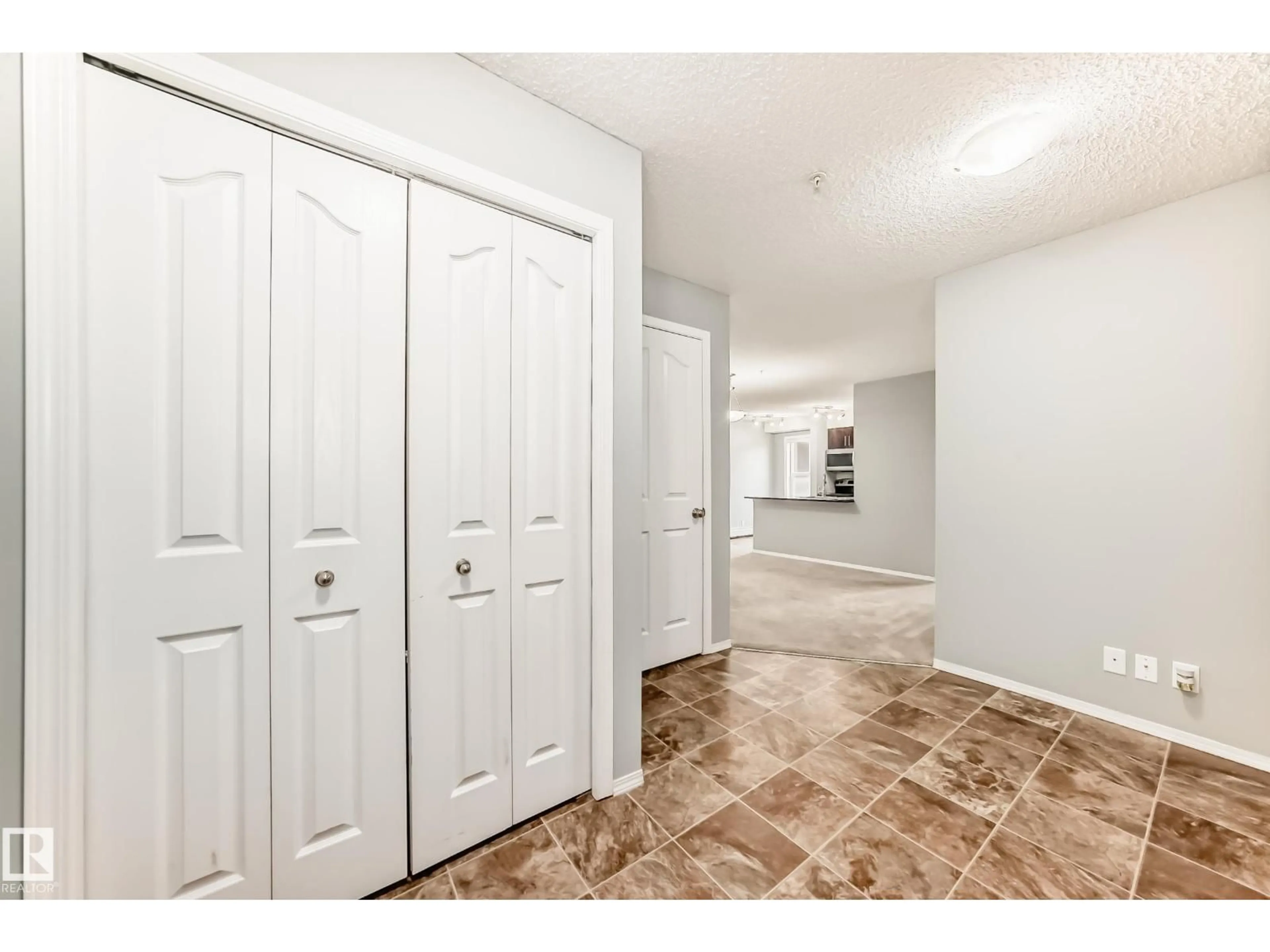 Indoor entryway for #101 - 530 WATT BV, Edmonton Alberta T6X1P7