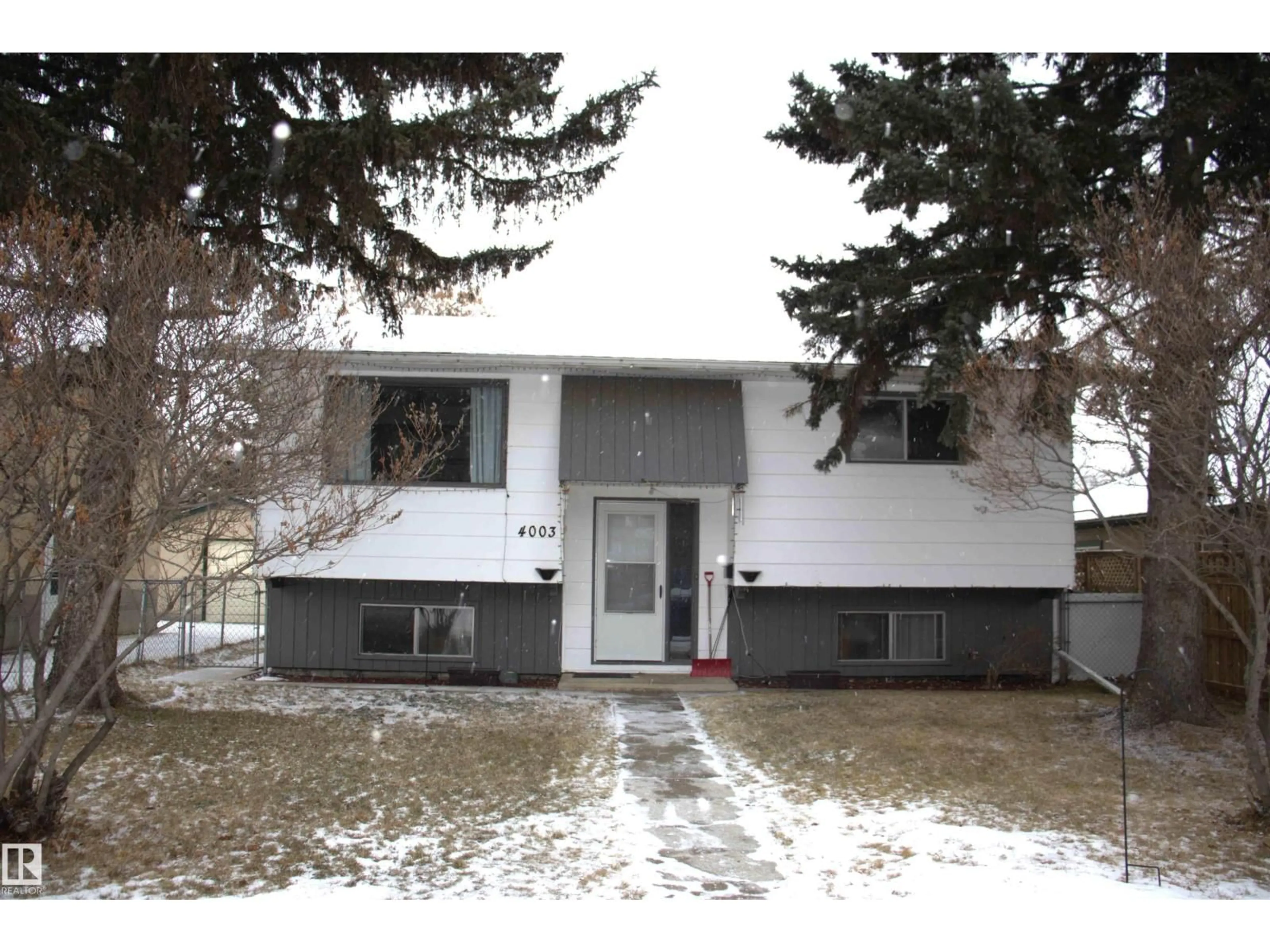 Home with vinyl exterior material, street for 4003 53A ST, Wetaskiwin Alberta T9A1R9