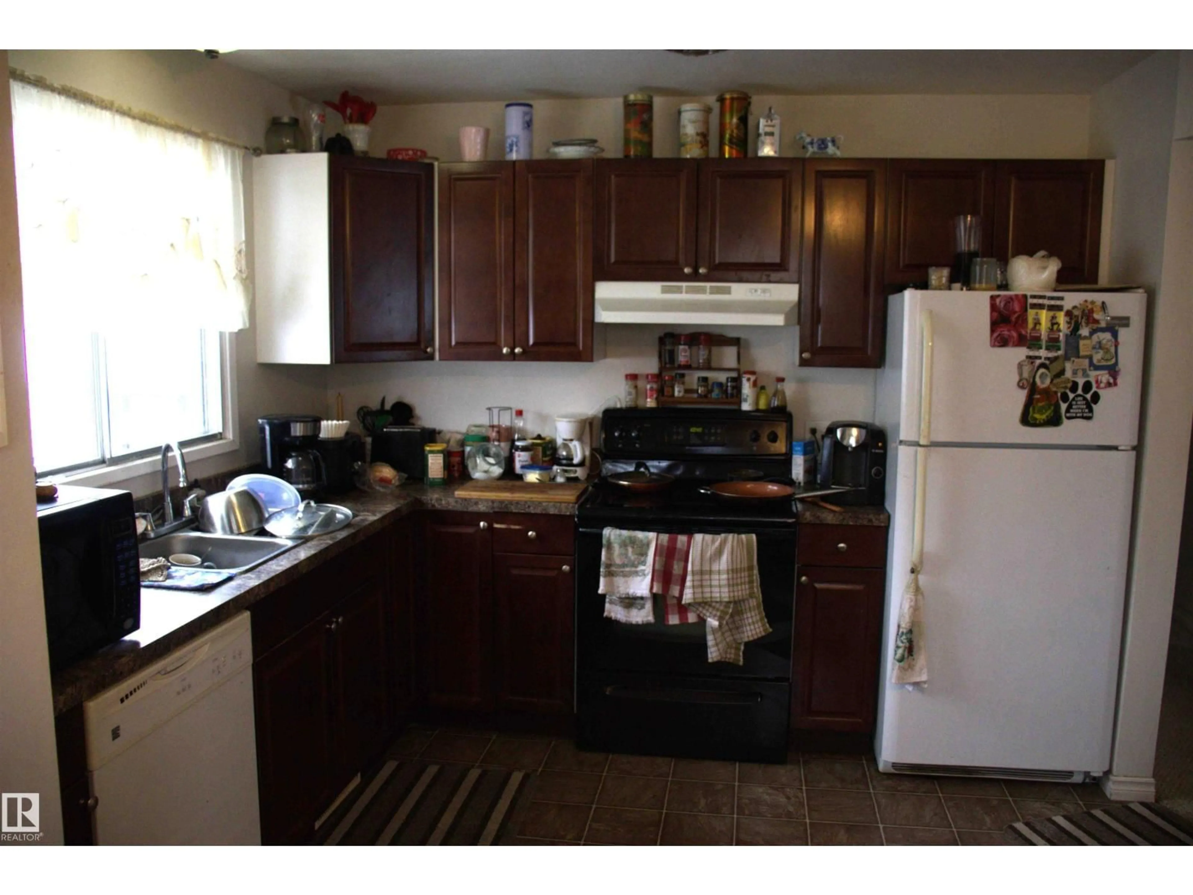 Standard kitchen, unknown for 4003 53A ST, Wetaskiwin Alberta T9A1R9