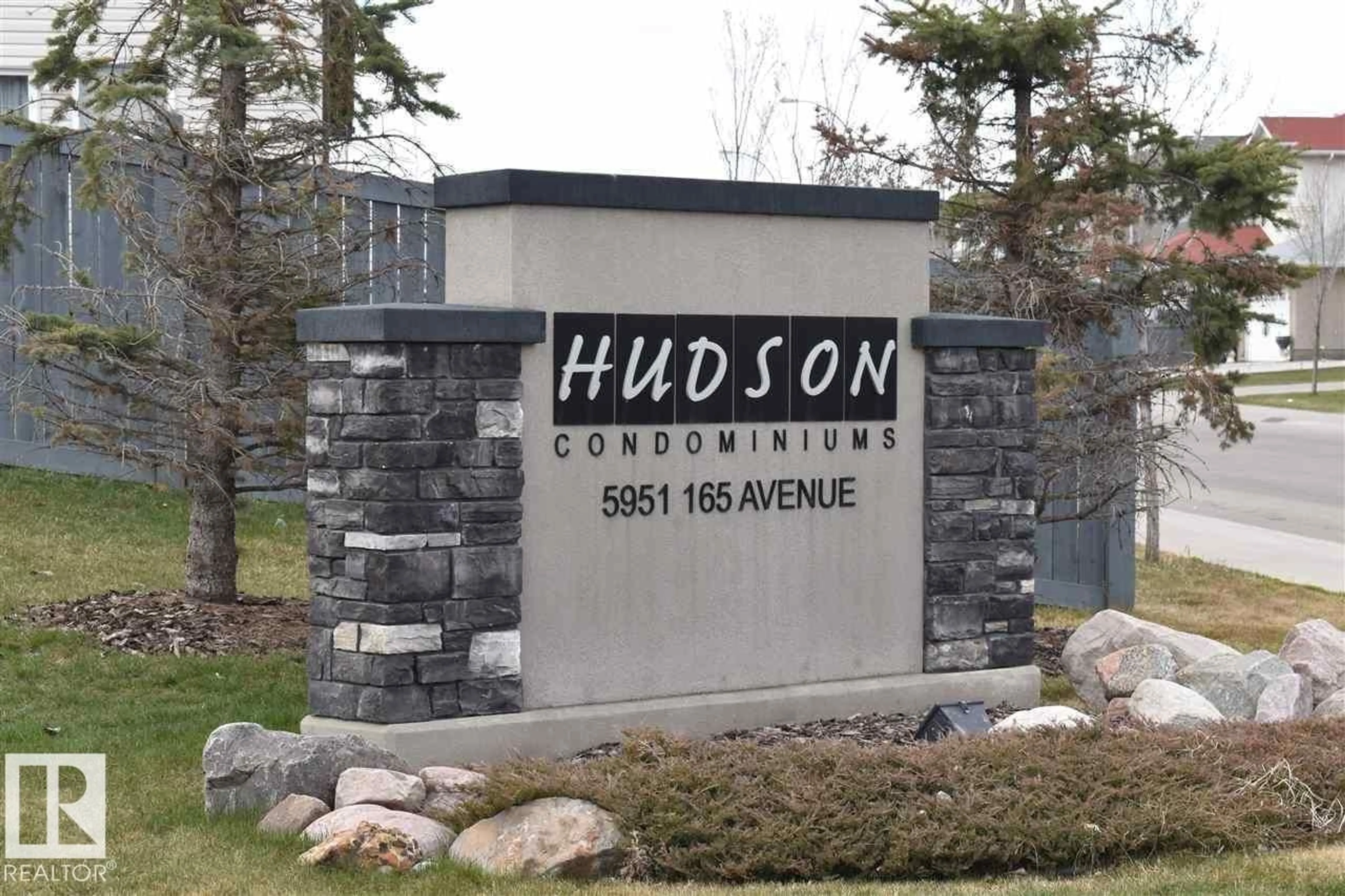 Indoor foyer for #411 - 5951 165 AV, Edmonton Alberta T5Y0J6