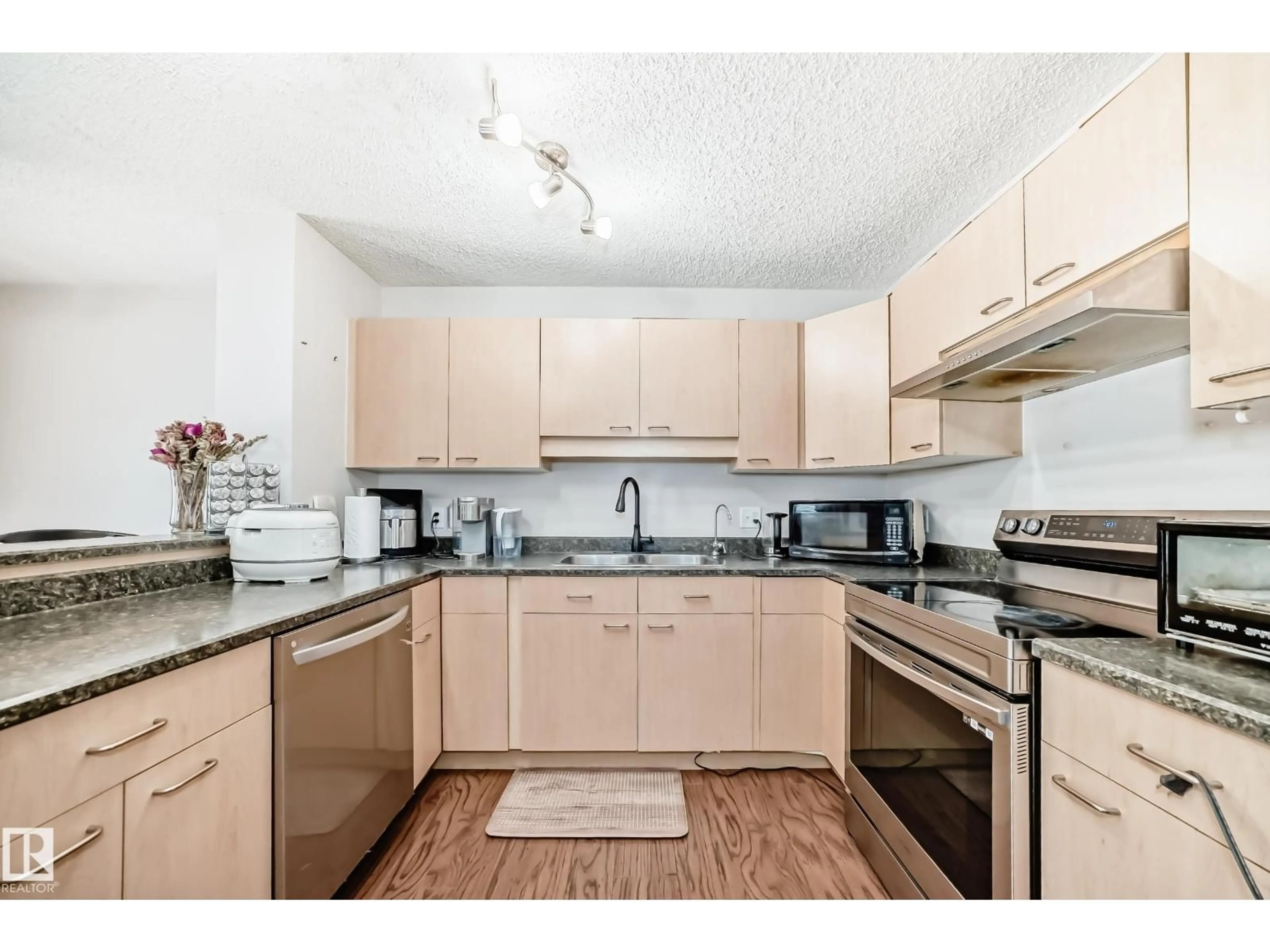 Standard kitchen, unknown for SW - 34 12104 16 AV SW, Edmonton Alberta T6W1X3
