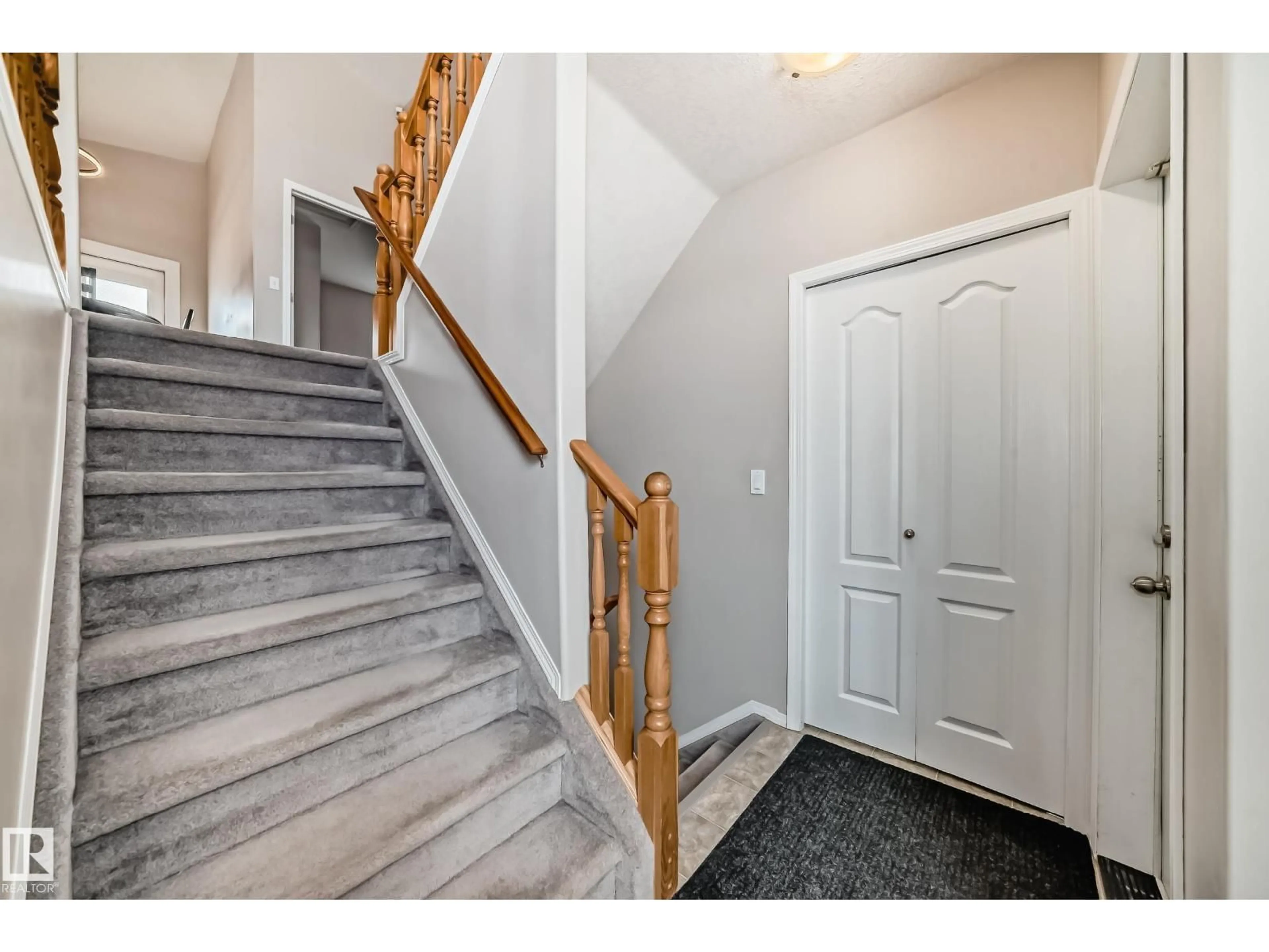 Indoor entryway for 8008 97, Morinville Alberta T8R1W3