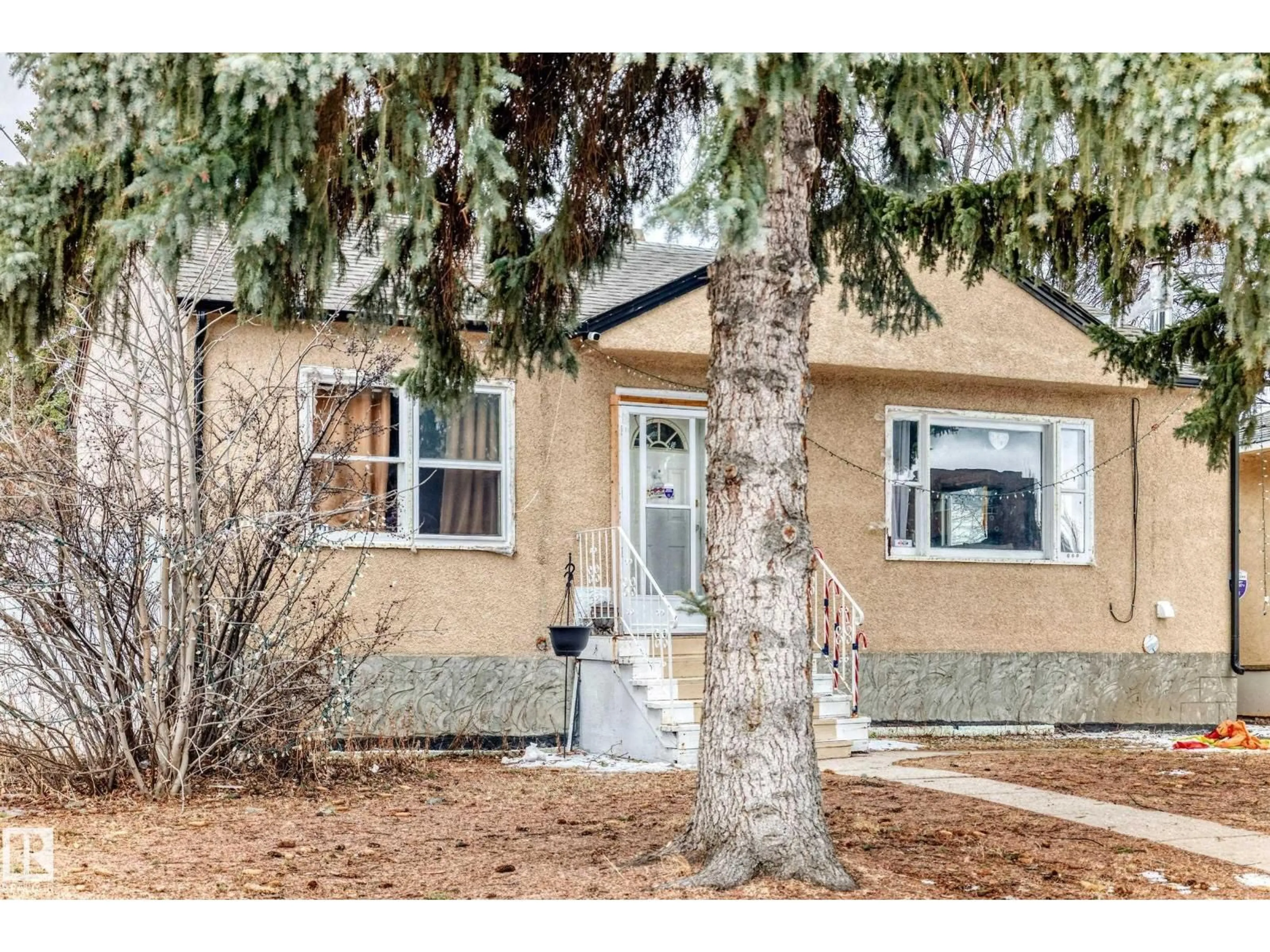 Home with vinyl exterior material, street for 7723 82 AV, Edmonton Alberta T6C0X8