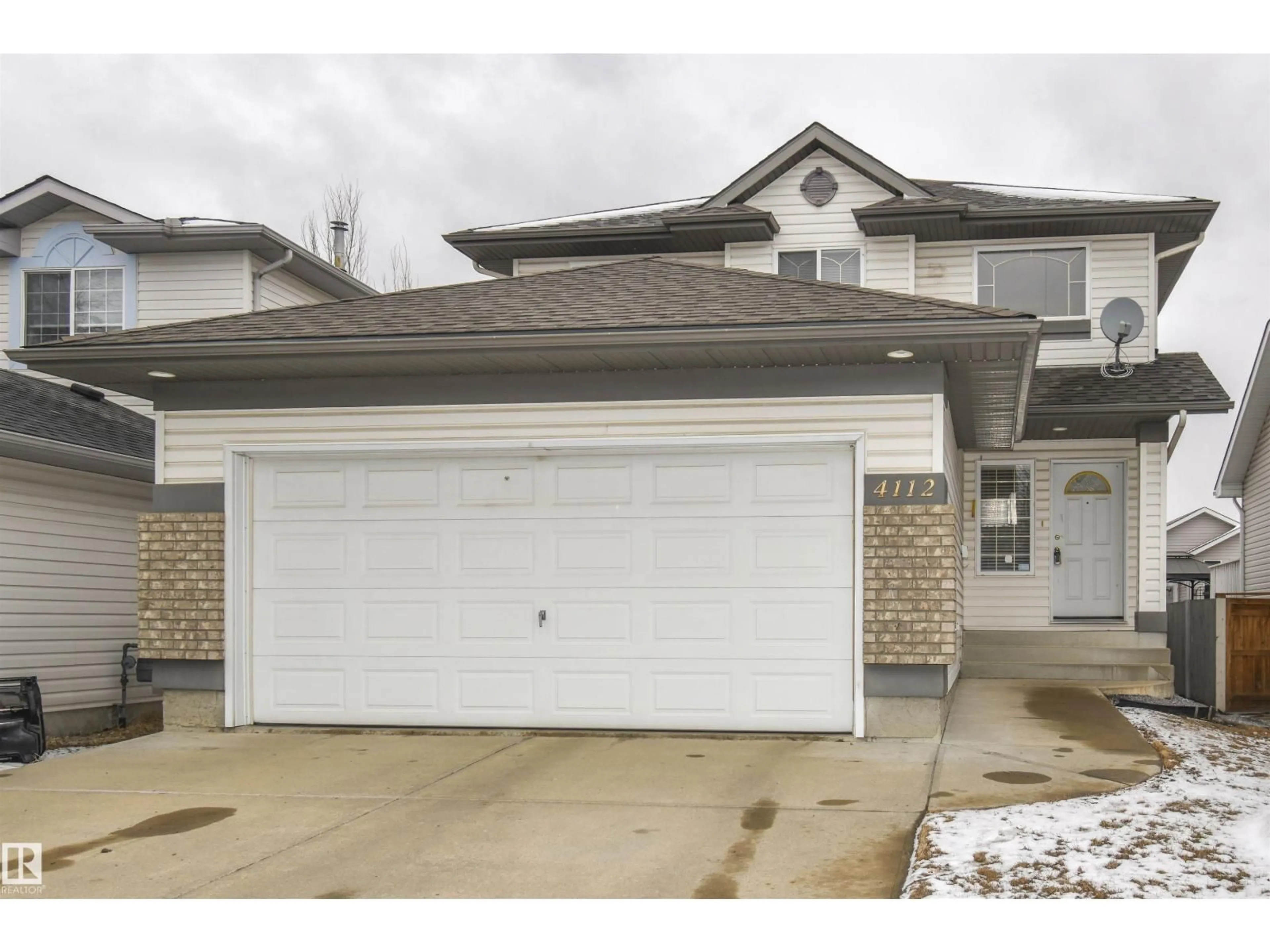 Indoor garage for 4112 37A AV, Edmonton Alberta T6L7A1