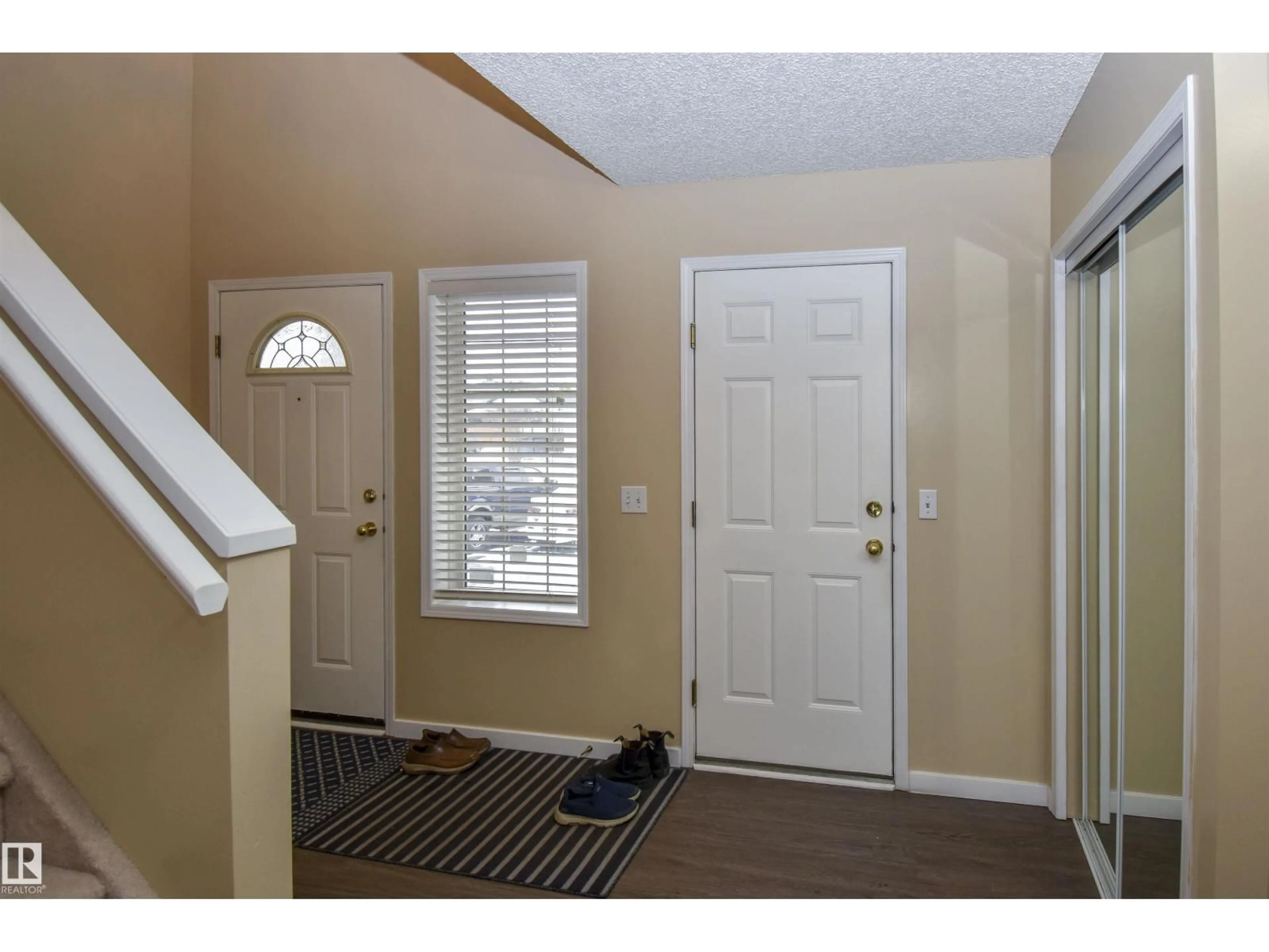 Indoor entryway for 4112 37A AV, Edmonton Alberta T6L7A1