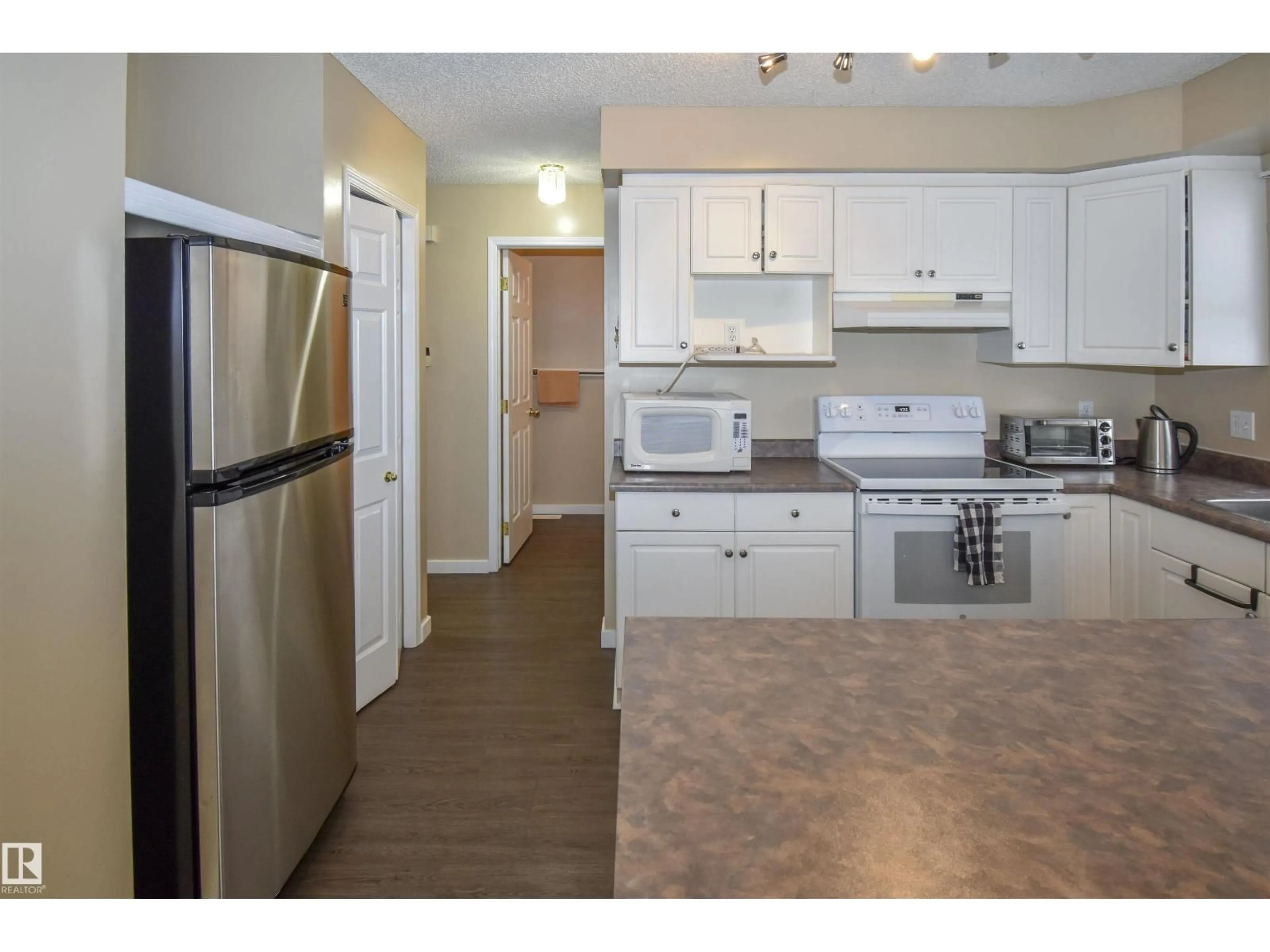 Standard kitchen, unknown for 4112 37A AV, Edmonton Alberta T6L7A1