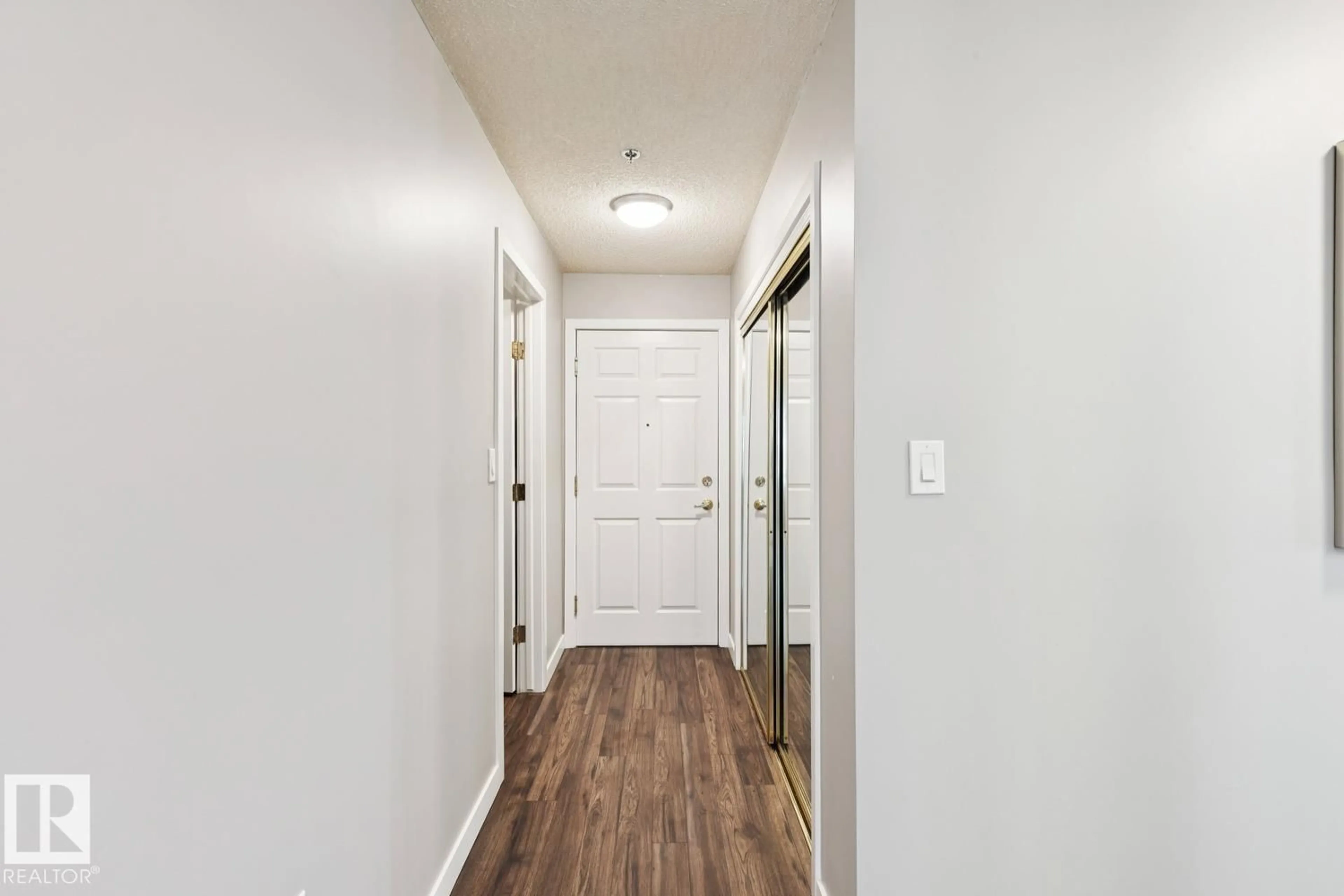 Indoor entryway for 202 - 17511 98A AV, Edmonton Alberta T5T6A2