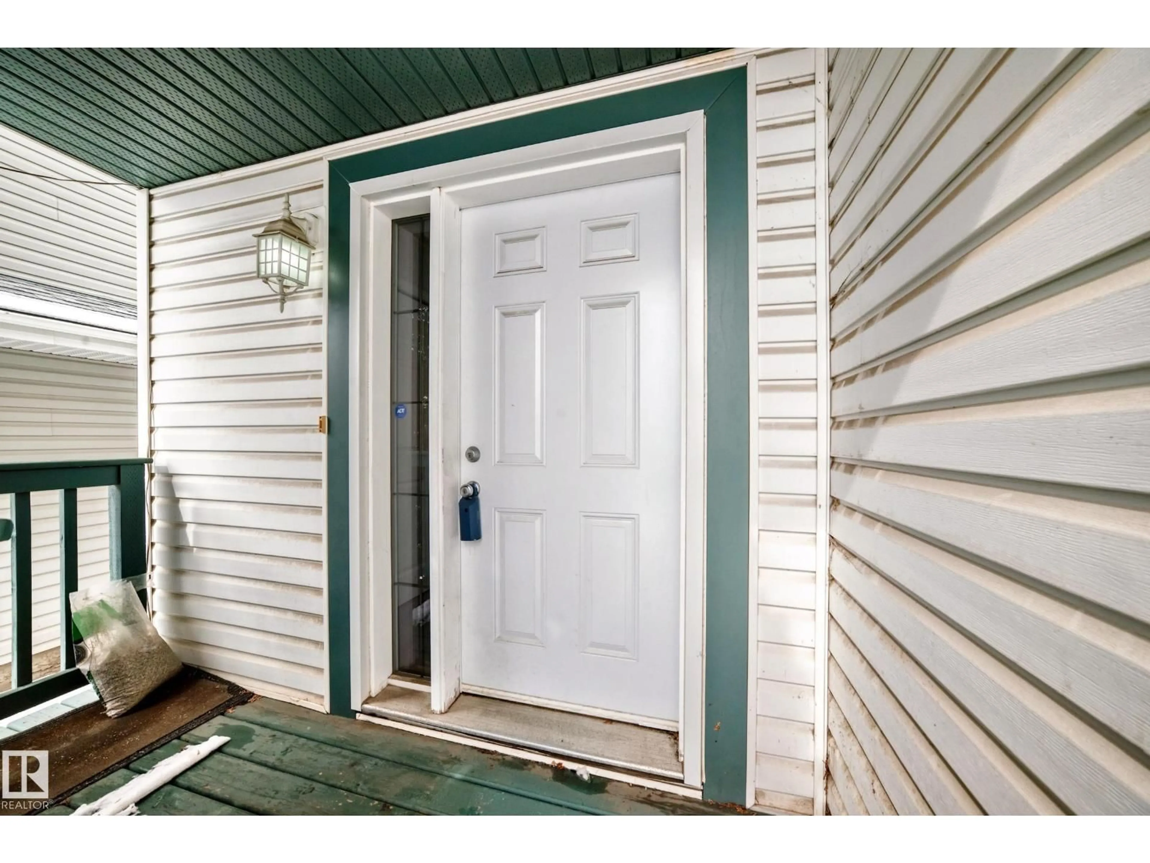 Indoor entryway for NW - 3132 33 AV, Edmonton Alberta T6T1X2