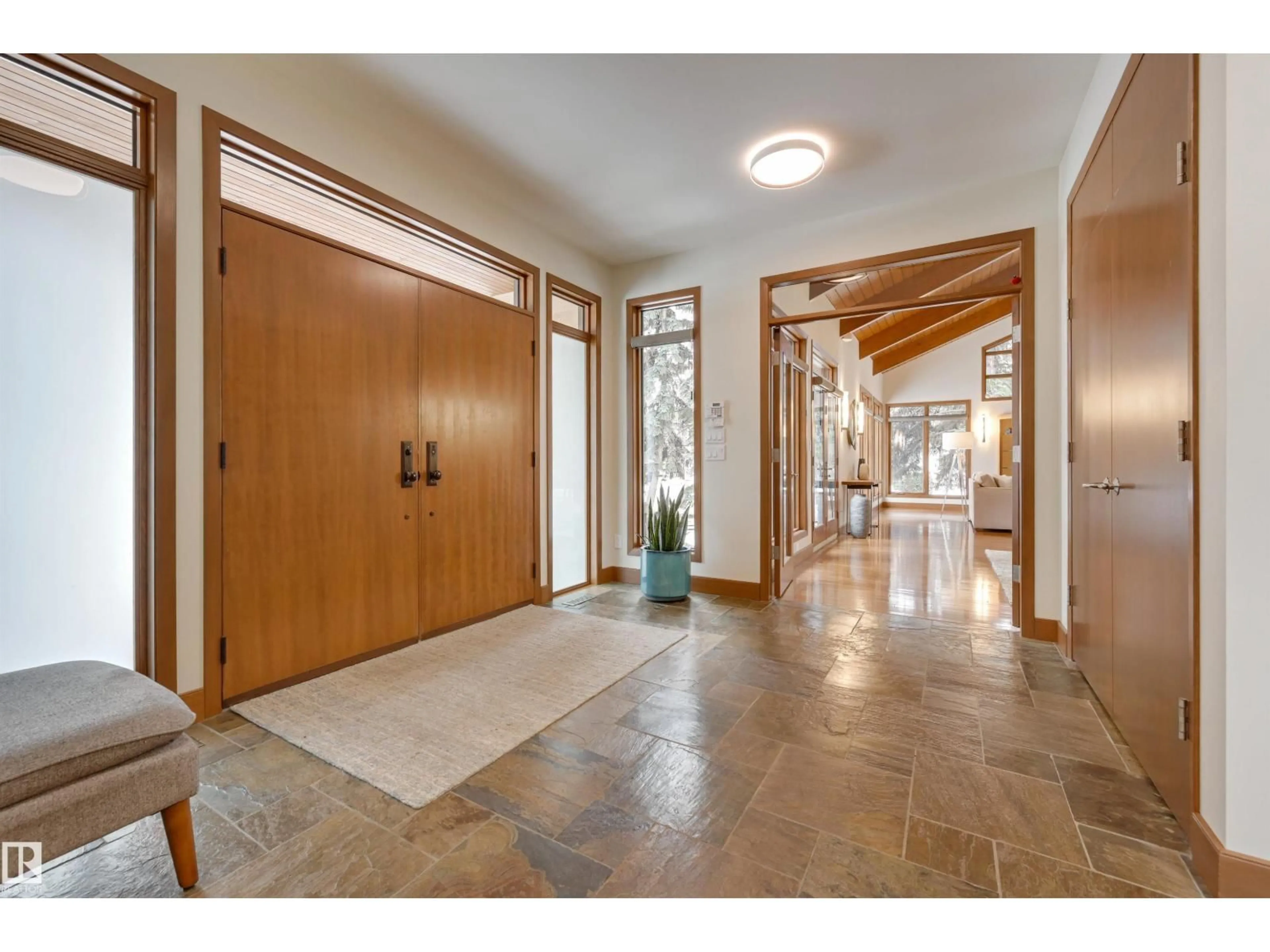 Indoor foyer for 9302 EDINBORO RD, Edmonton Alberta T6G2A1