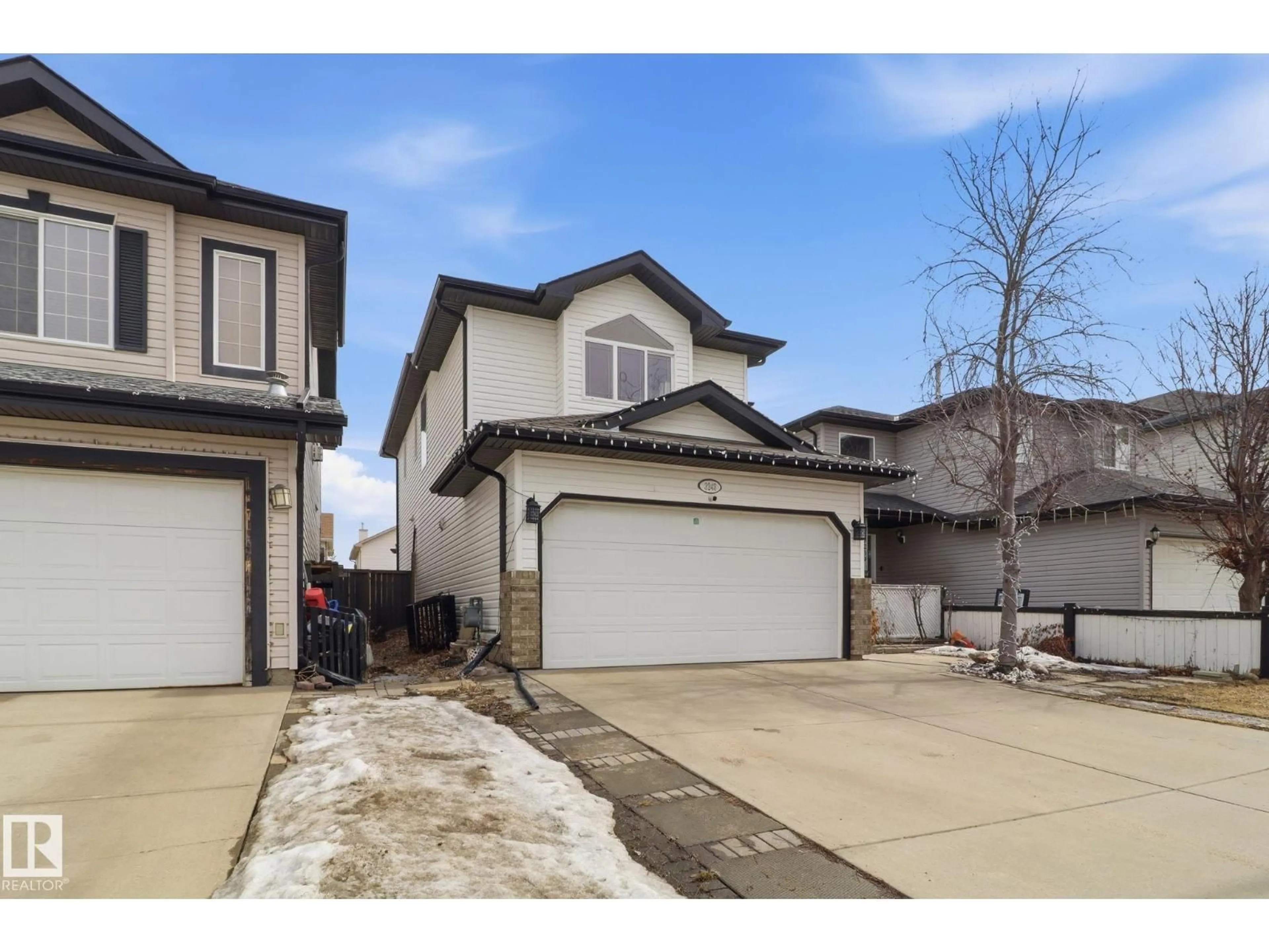 A pic from outside/outdoor area/front of a property/back of a property/a pic from drone, street for NW - 3243 26 ST, Edmonton Alberta T6T1Z3