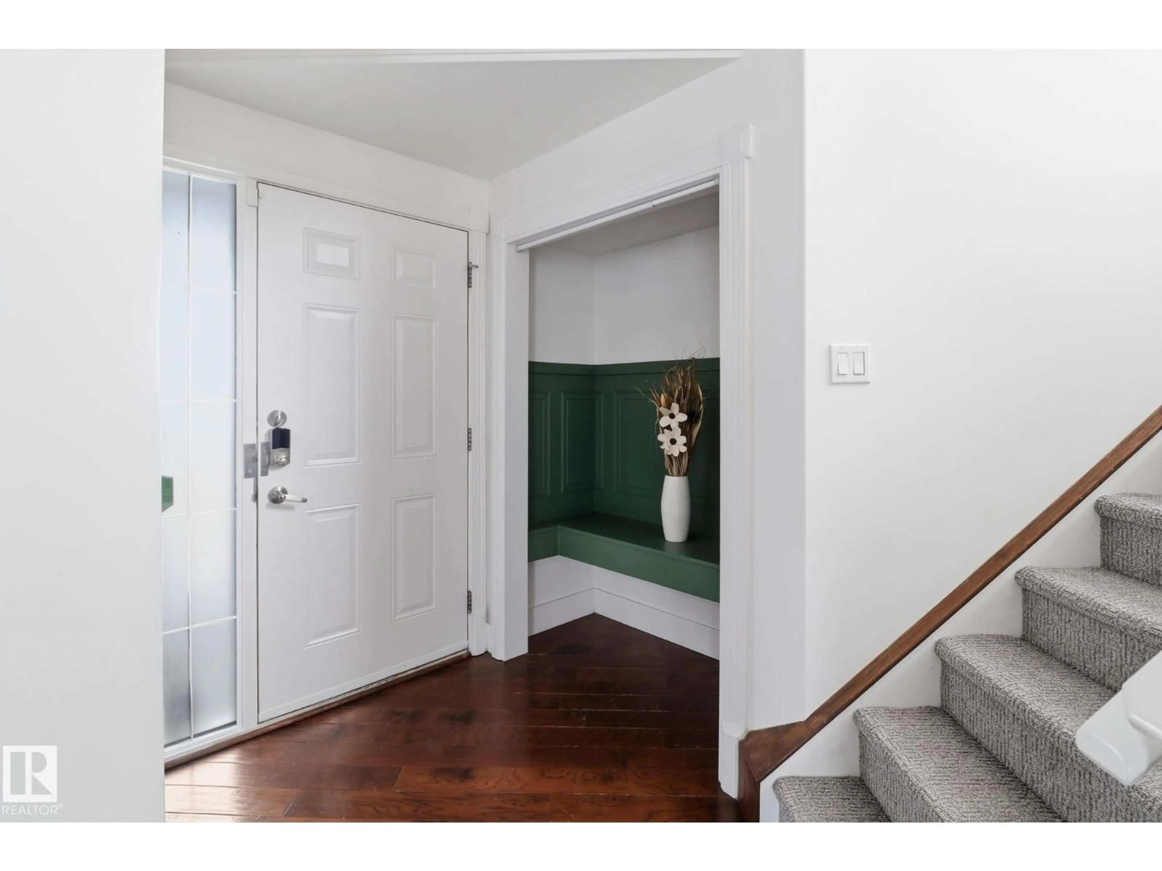 Indoor entryway for NW - 3243 26 ST, Edmonton Alberta T6T1Z3