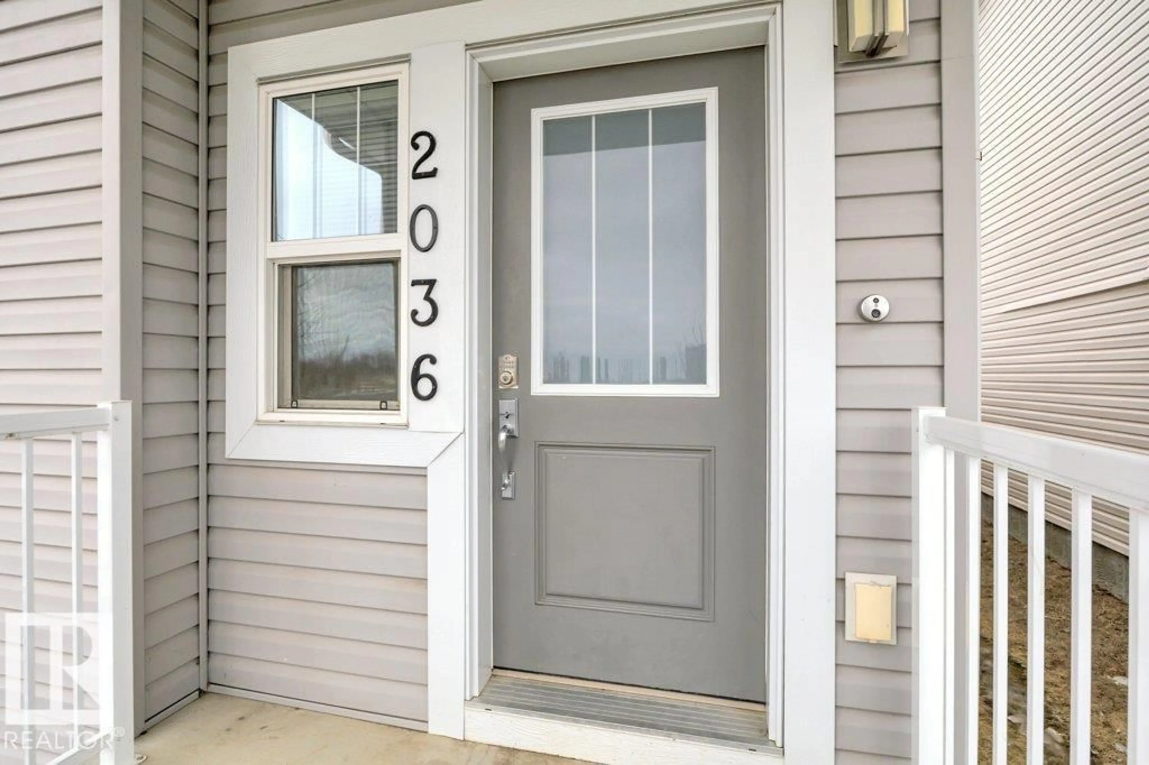 Indoor entryway for 2036 SOUTH CREEK DR, Stony Plain Alberta T7Z0J8