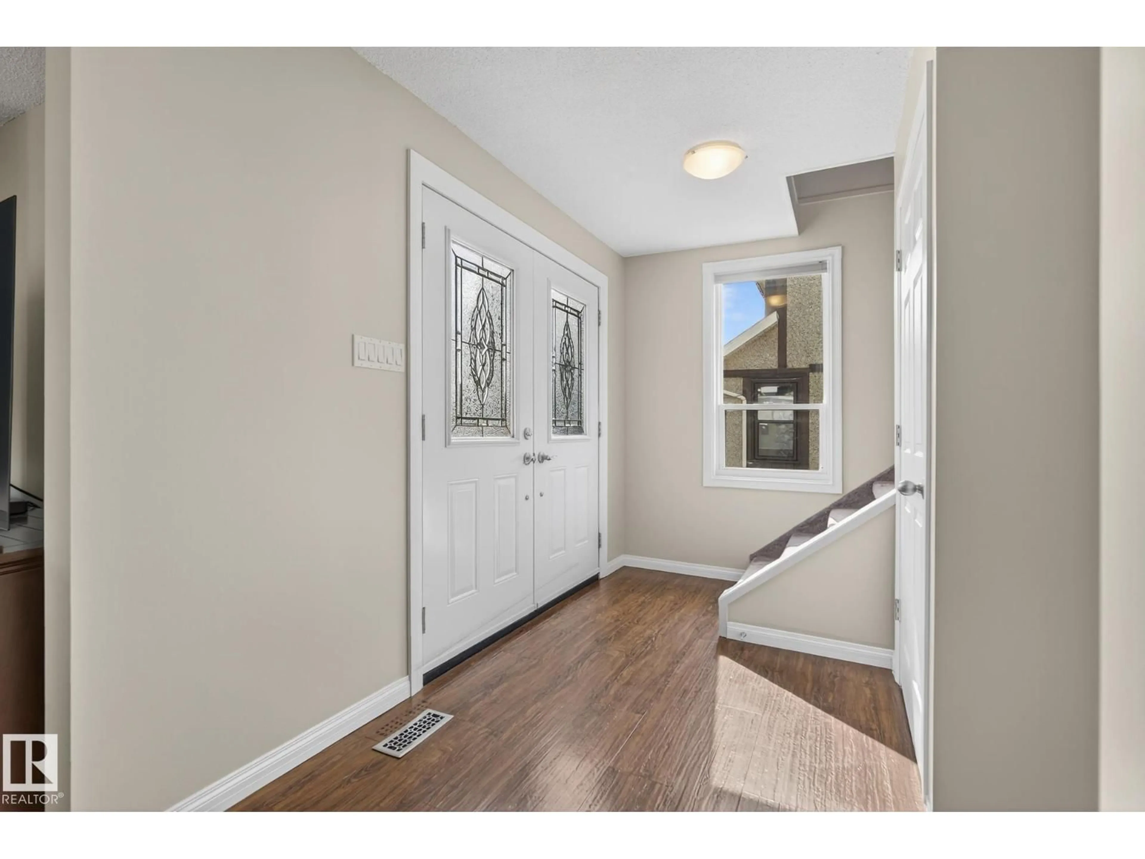 Indoor entryway for NW - 3528 56 ST, Edmonton Alberta T6L2J5