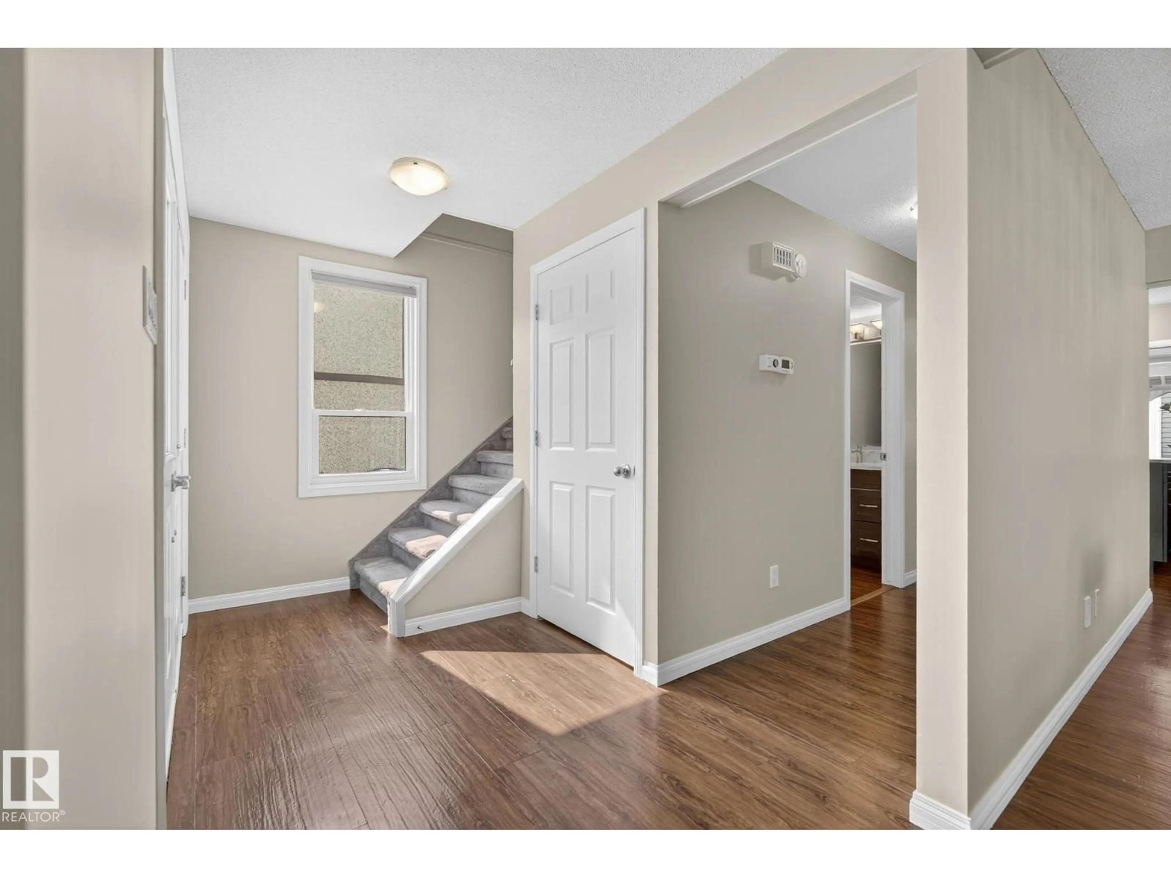 Indoor entryway for NW - 3528 56 ST, Edmonton Alberta T6L2J5