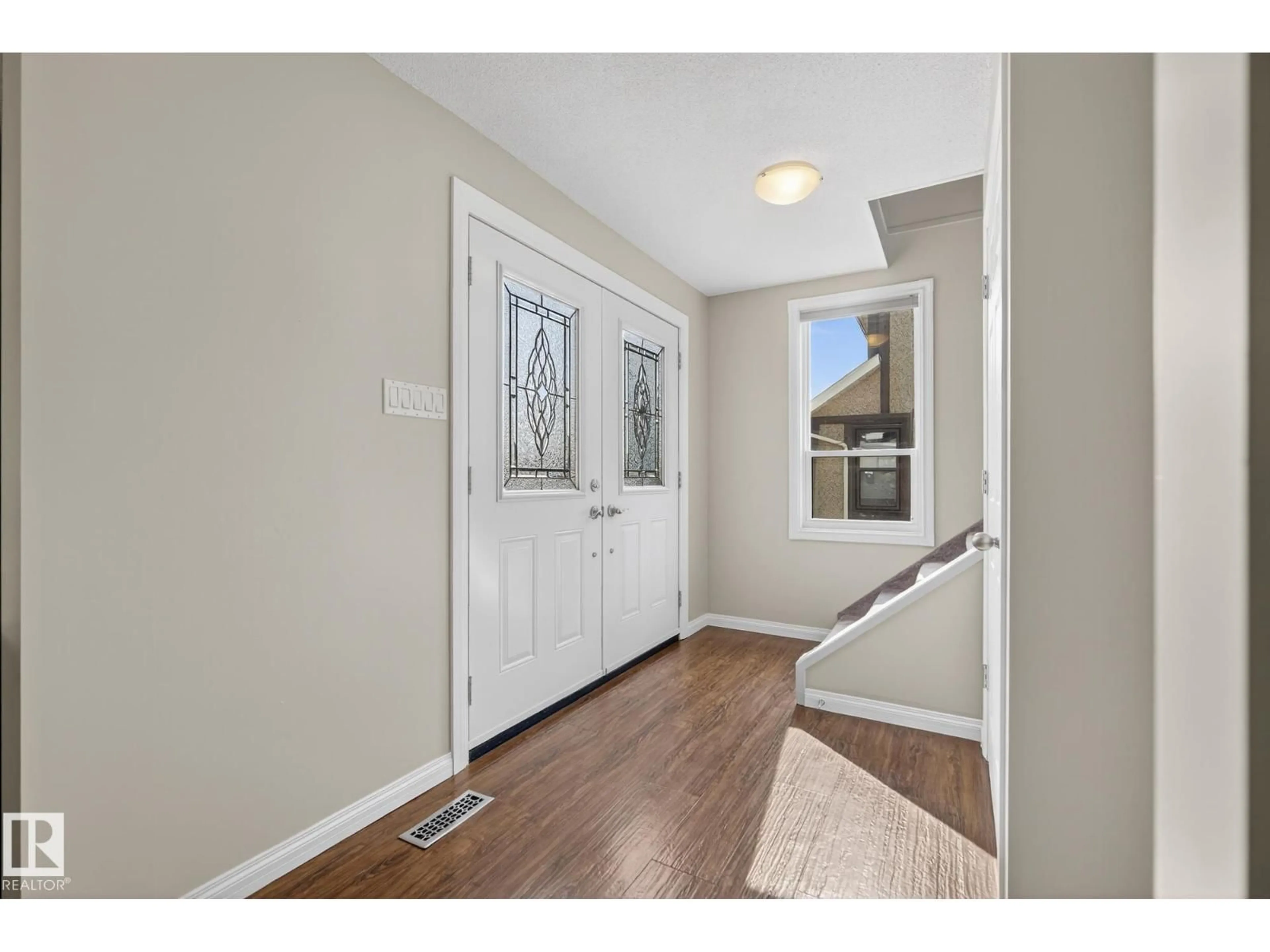 Indoor entryway for NW - 3528 56 ST, Edmonton Alberta T6L2J5