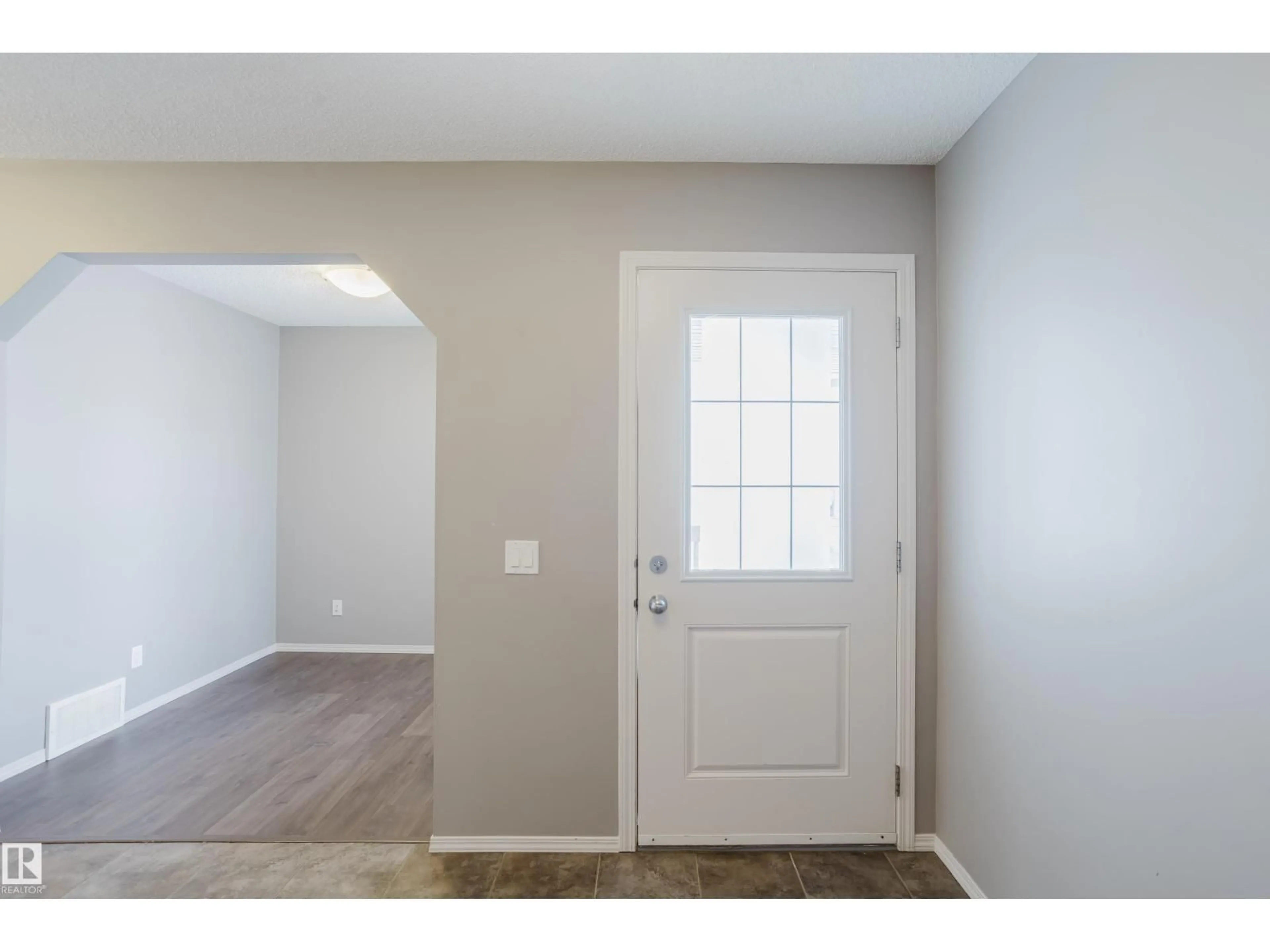 Indoor entryway for 14009 164 AV, Edmonton Alberta T6V0K6