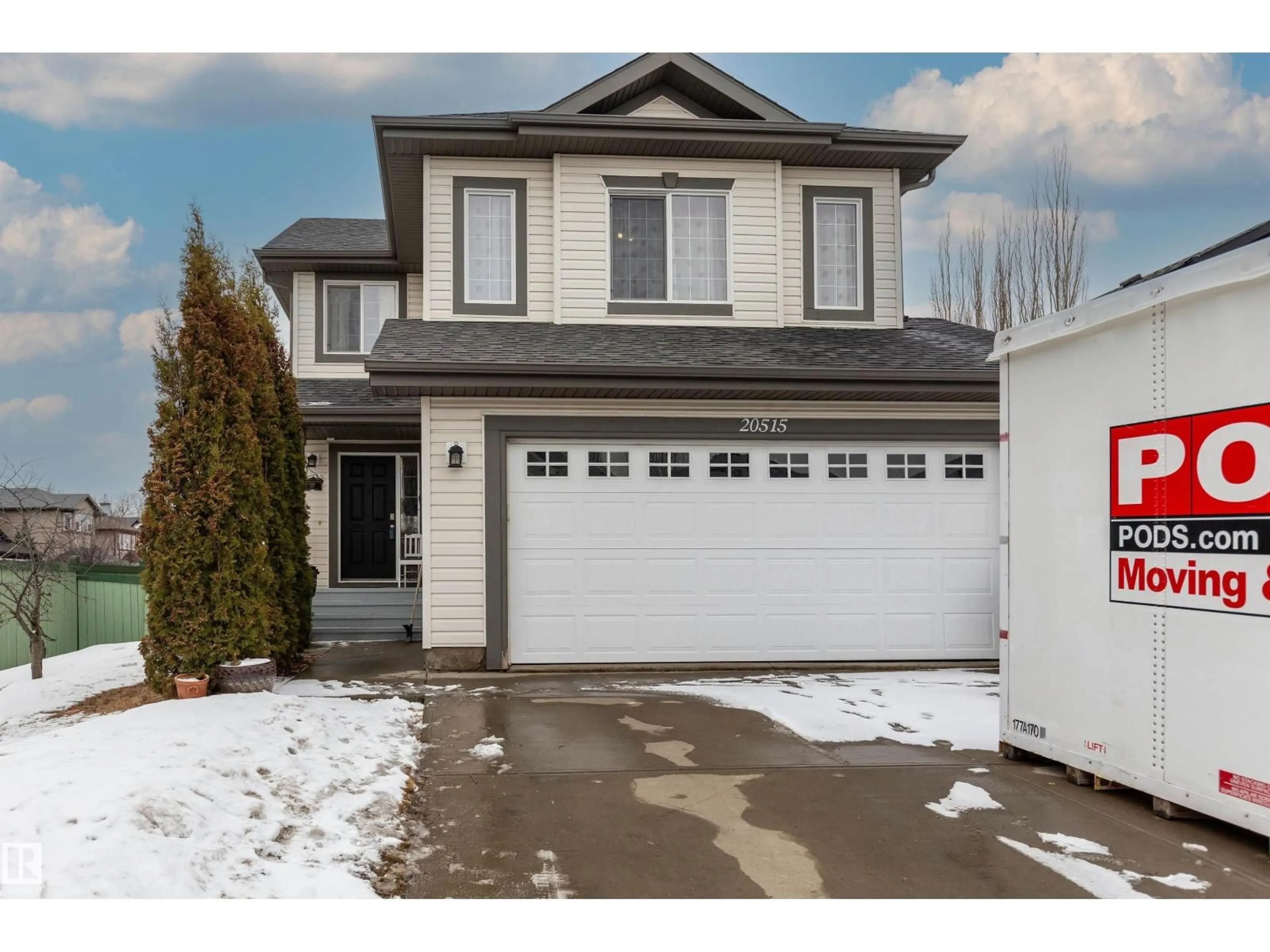 Home with vinyl exterior material, street for 20515 92 AV, Edmonton Alberta T5T0X1