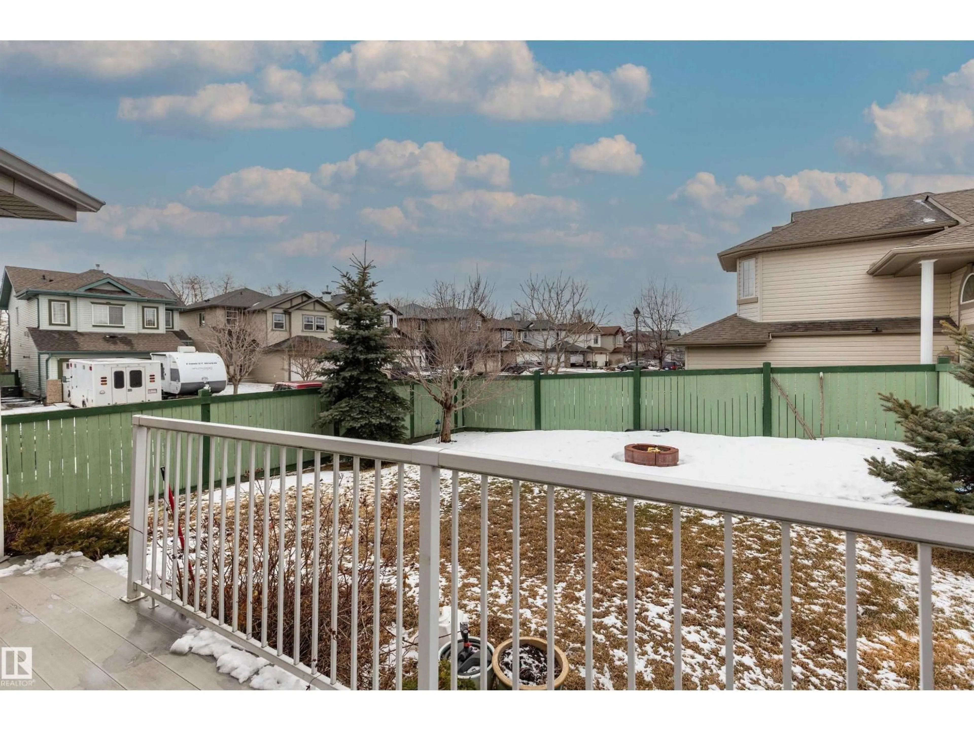Patio, unknown for 20515 92 AV, Edmonton Alberta T5T0X1