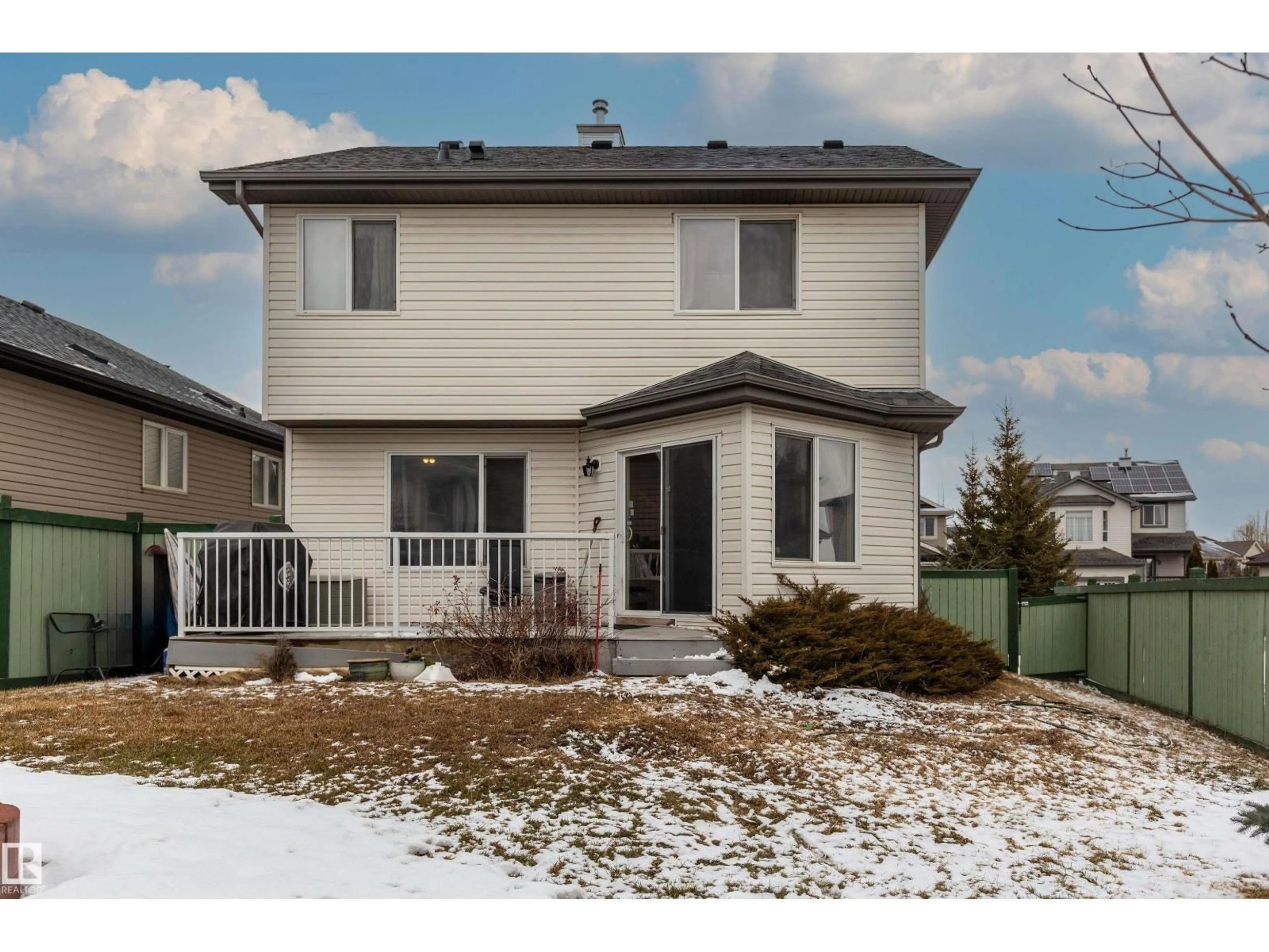 Home with vinyl exterior material, street for 20515 92 AV, Edmonton Alberta T5T0X1