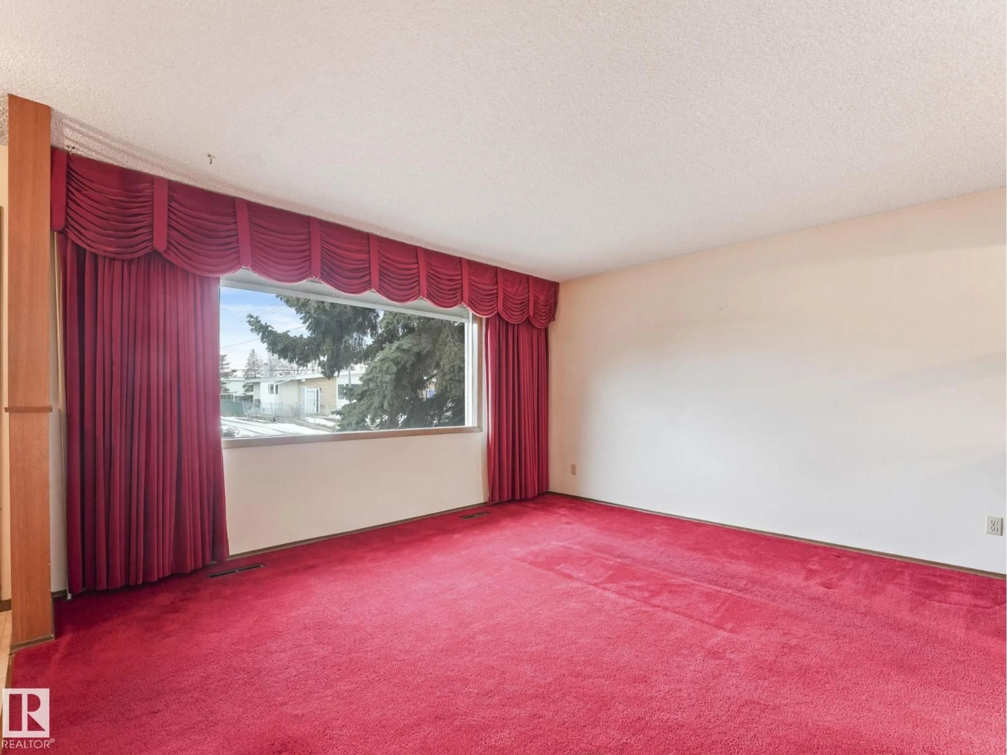 A pic of a room for 5904 84 AV, Edmonton Alberta T6B0H4