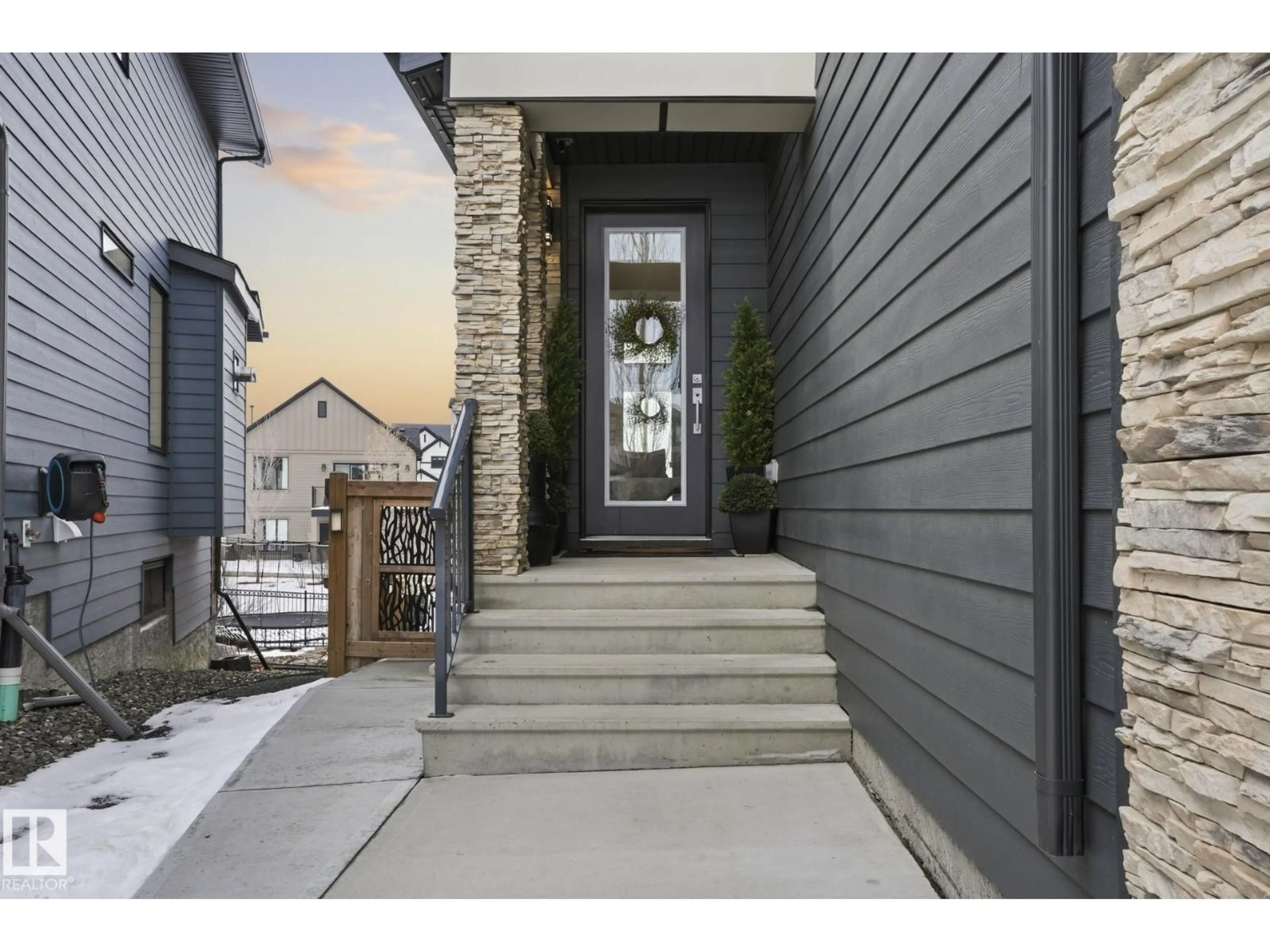 Indoor entryway for 61 AMESBURY WD, Sherwood Park Alberta T8B0C2