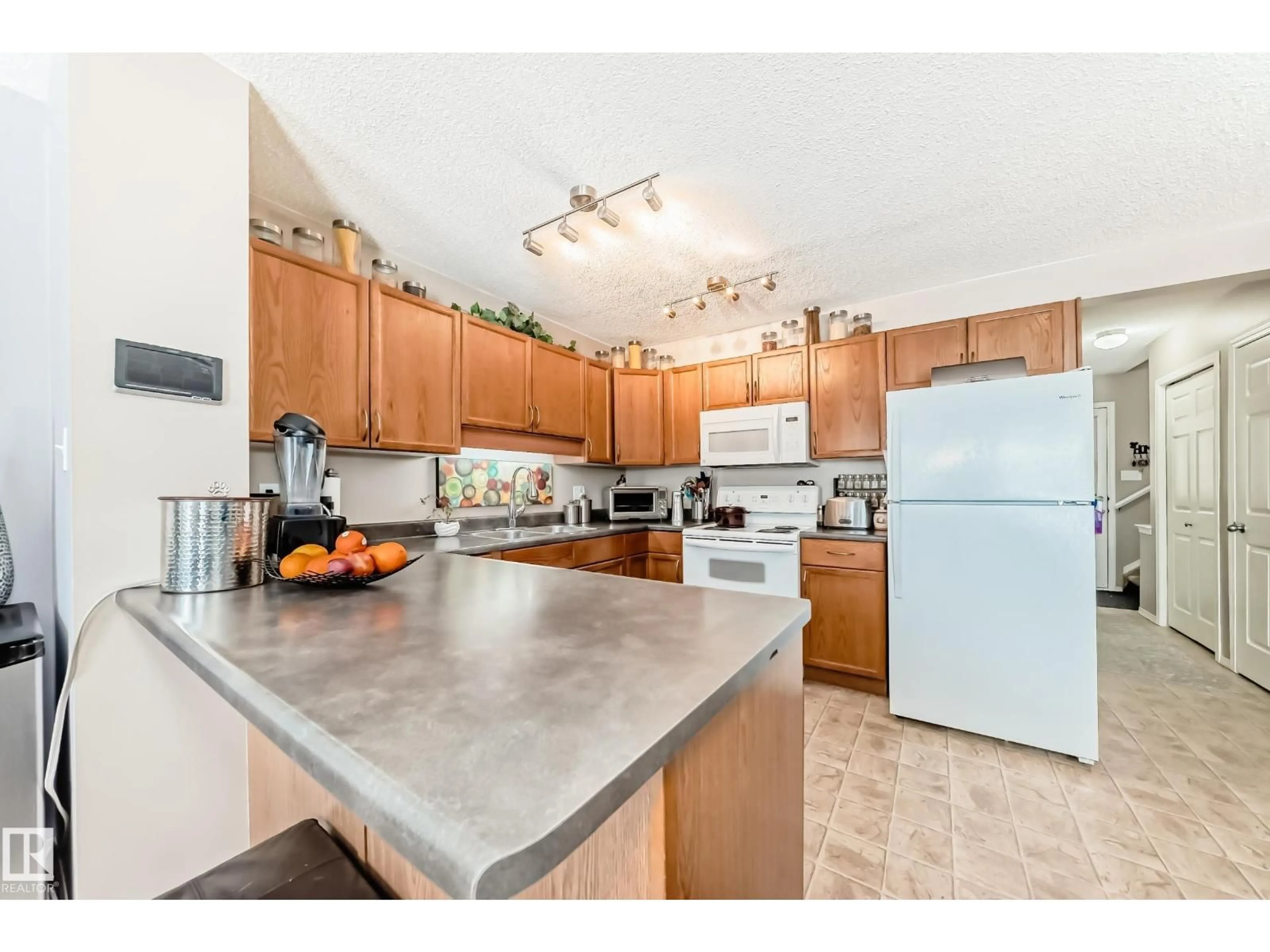 Standard kitchen, ceramic/tile floor for 18 12104 16 AV SW, Edmonton Alberta T6W1X3