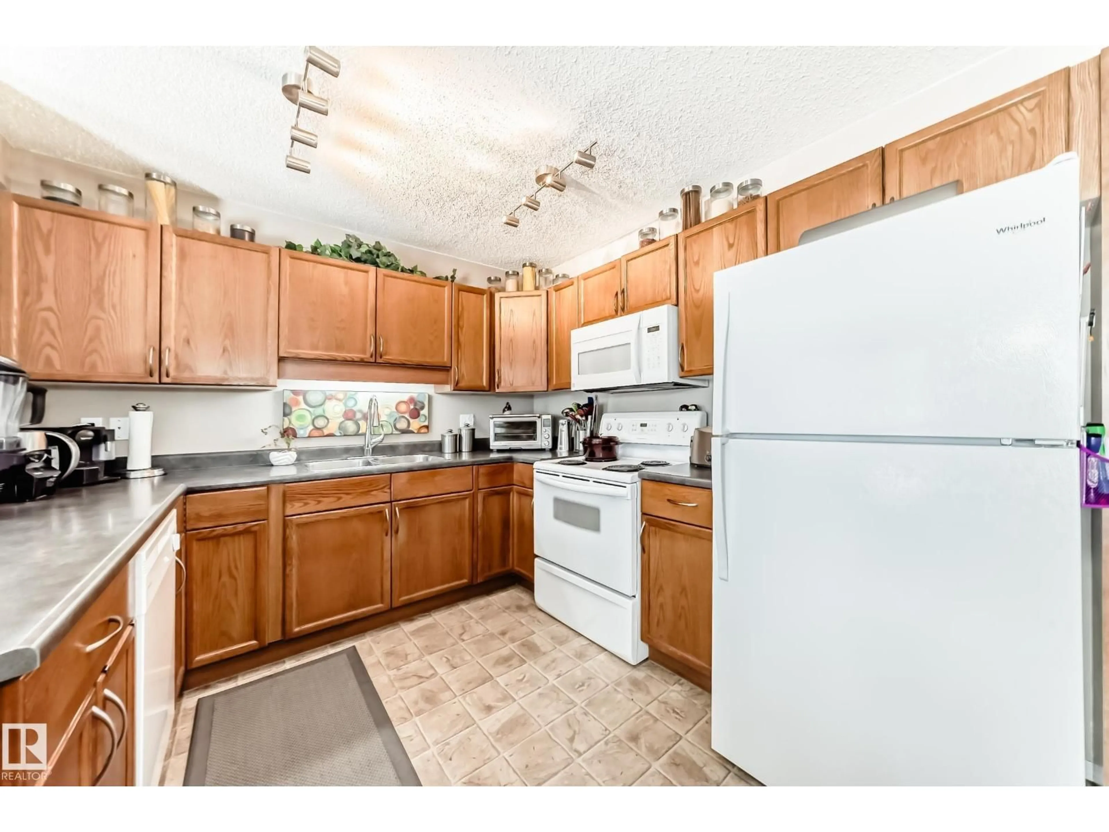 Standard kitchen, unknown for 18 12104 16 AV SW, Edmonton Alberta T6W1X3