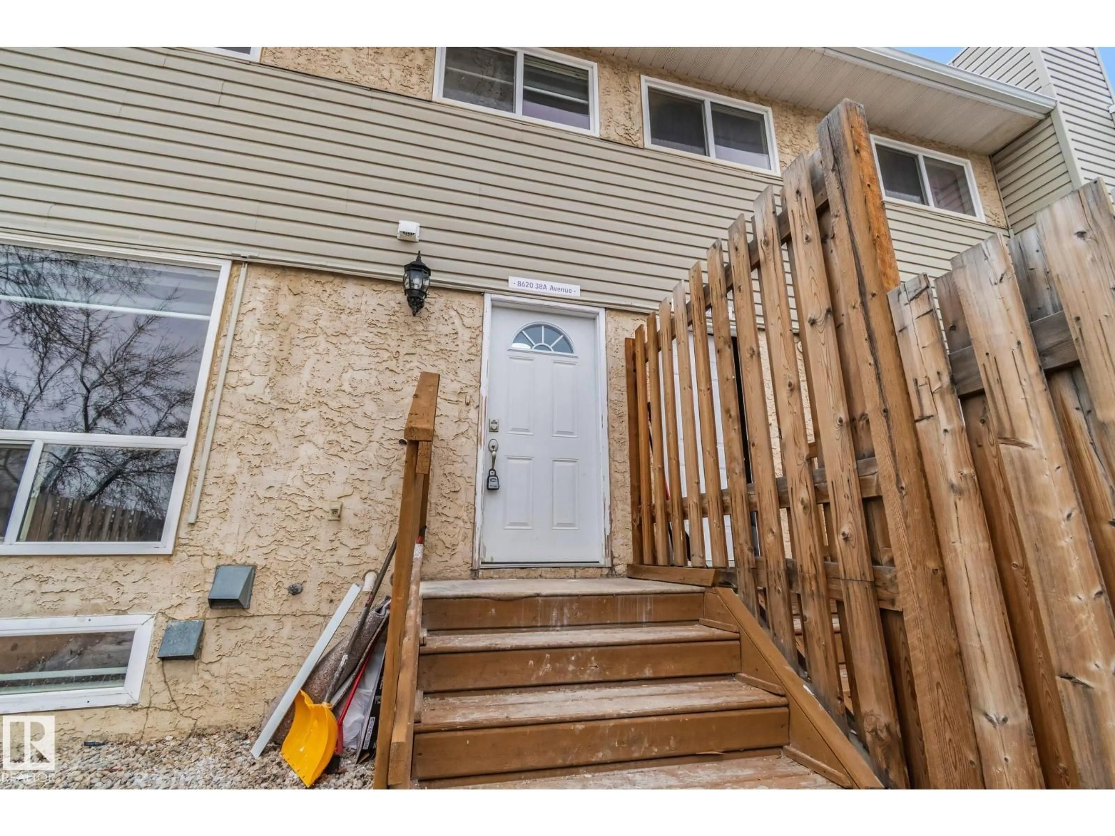 Unknown for 8620 38A AV, Edmonton Alberta T6K2Z9