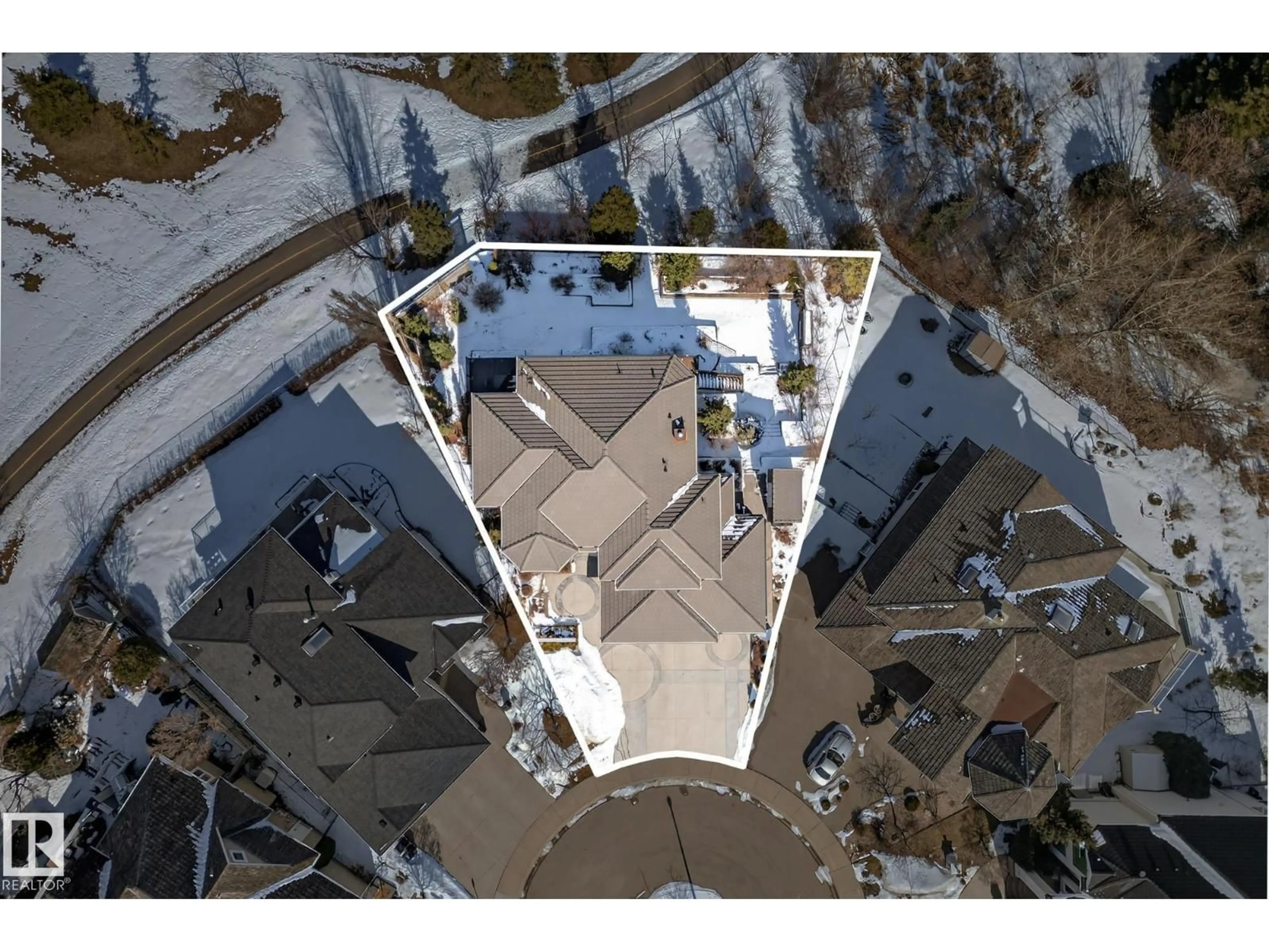 A pic from outside/outdoor area/front of a property/back of a property/a pic from drone, street for 291 NOTTINGHAM CV, Sherwood Park Alberta T8A5X5