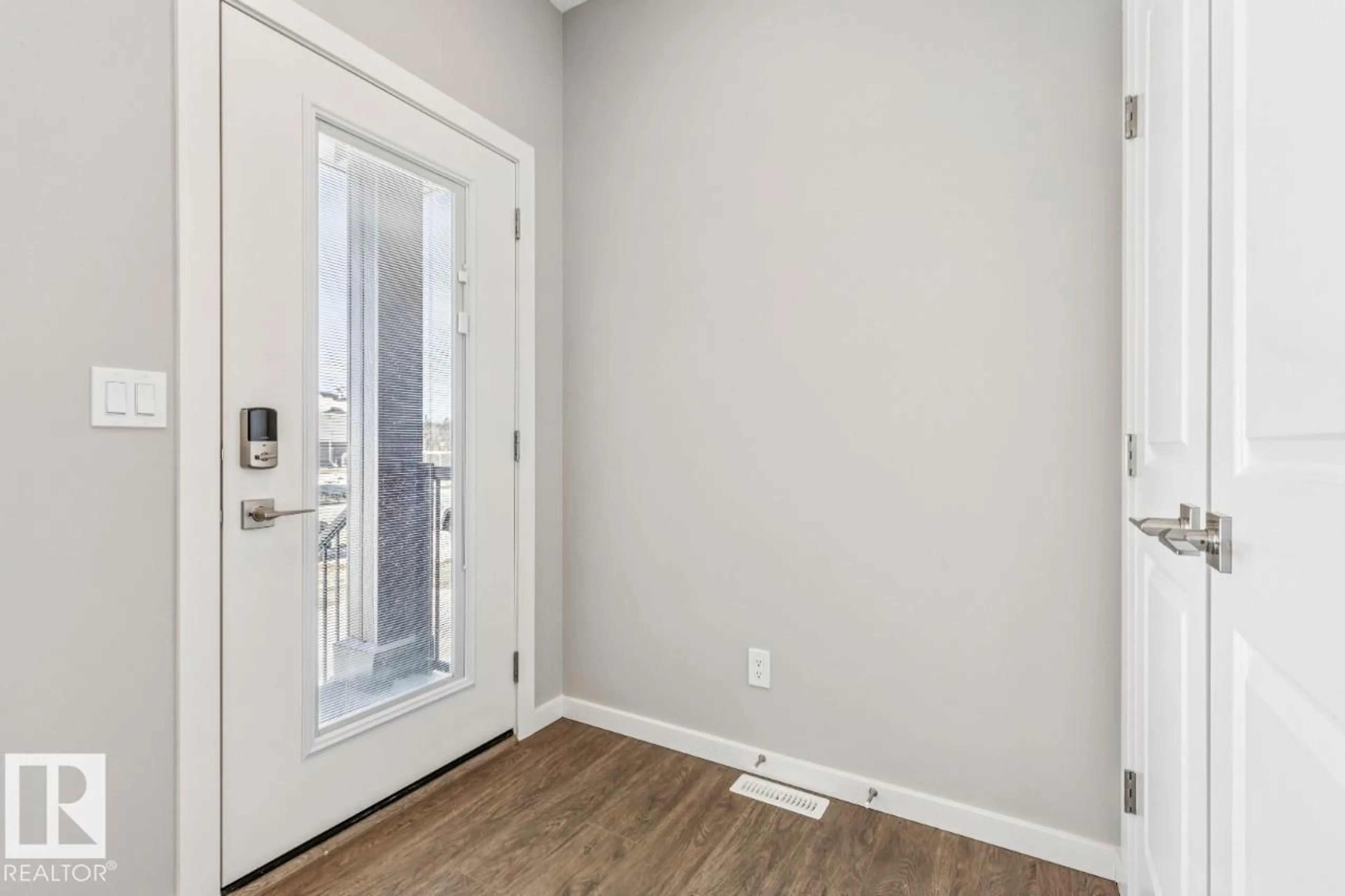 Indoor entryway for 306 HAWTHORN WY, Leduc Alberta T9E0K1