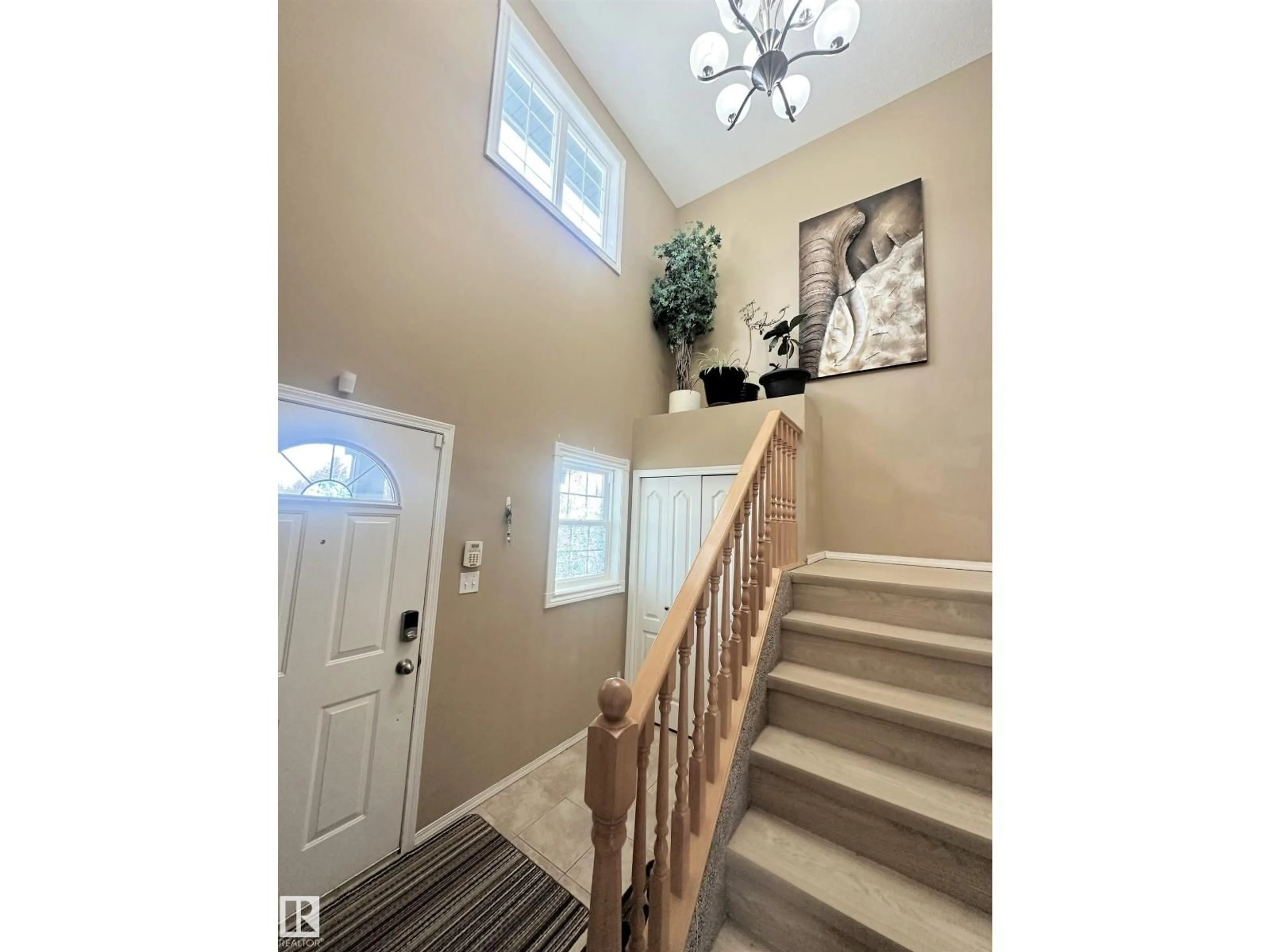 Indoor entryway for NW - 1750 TOMLINSON CM, Edmonton Alberta T6R2W5