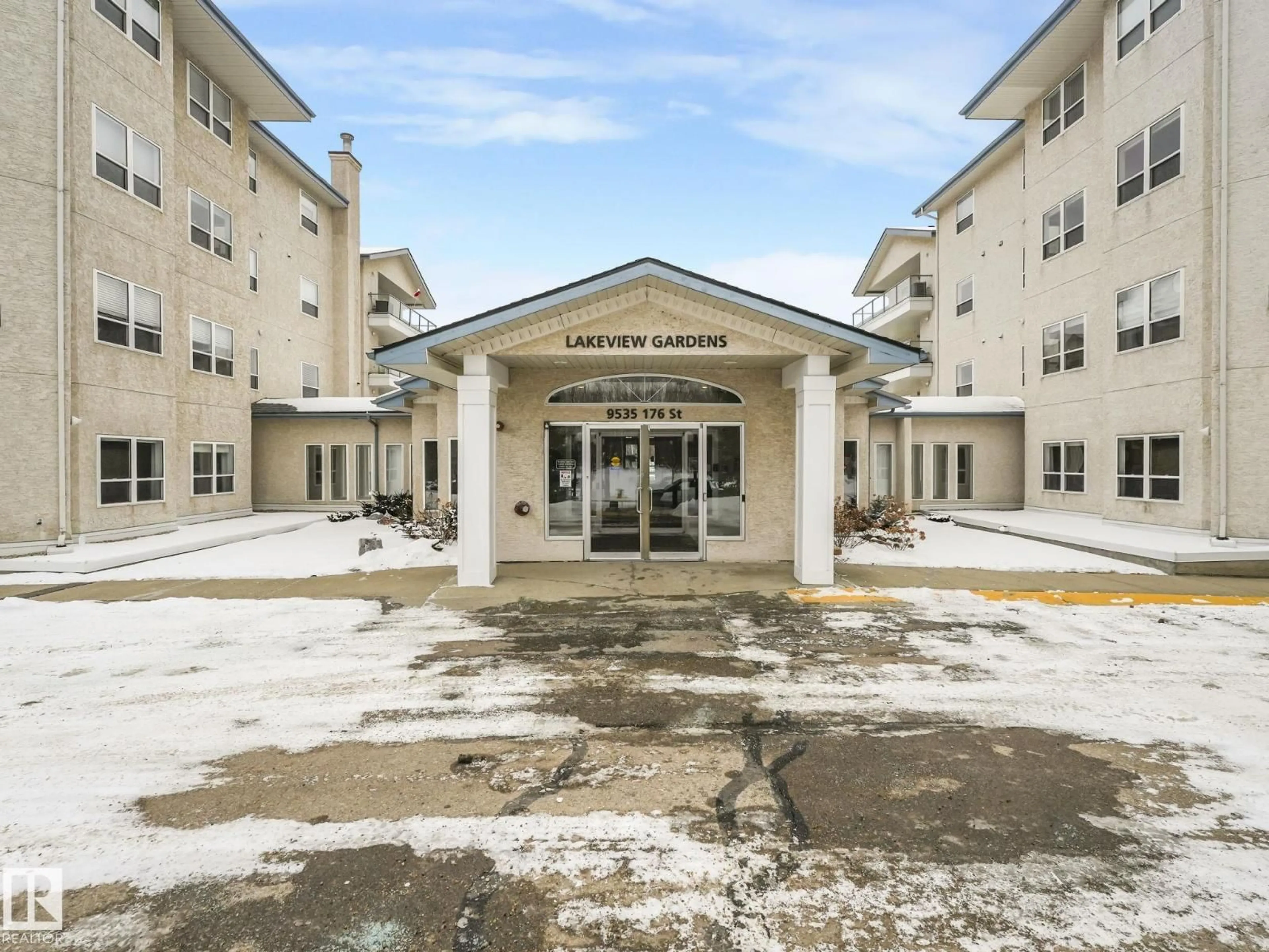 Indoor foyer for 111 - 9535 176 ST NW, Edmonton Alberta T5T6C8