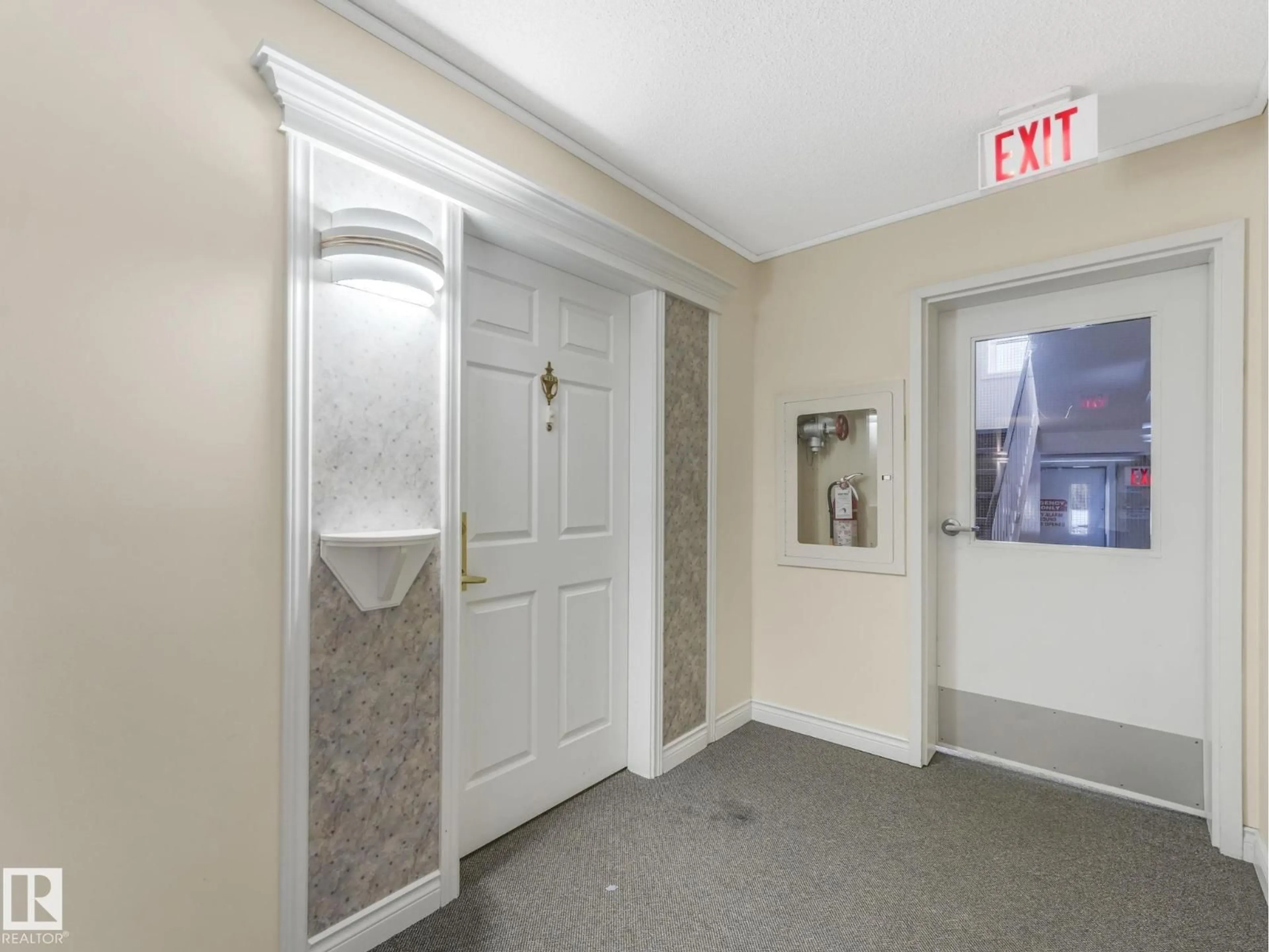 Indoor foyer for 111 - 9535 176 ST NW, Edmonton Alberta T5T6C8