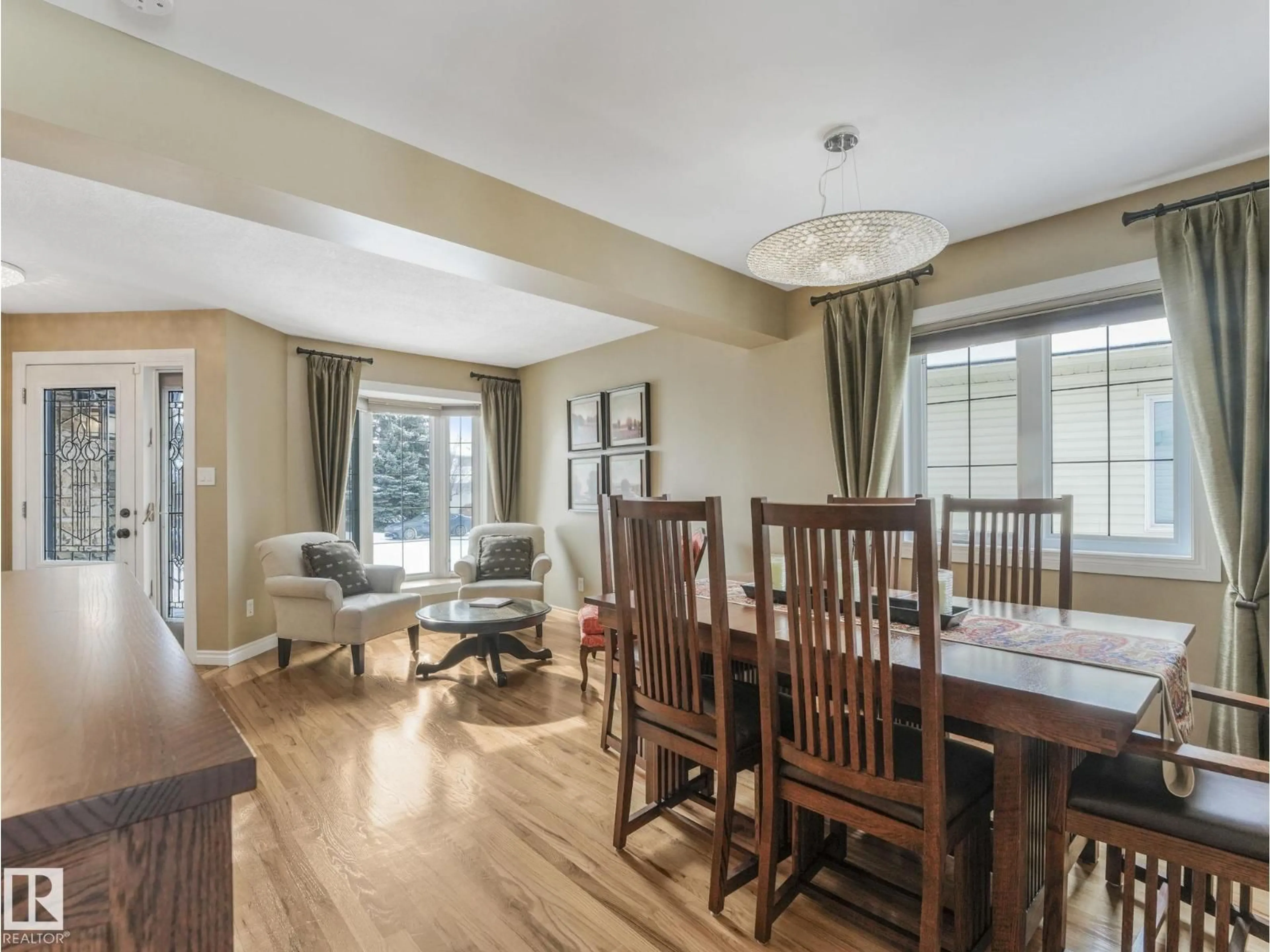 Dining room, wood/laminate floor for 15420 64 ST, Edmonton Alberta T5Y2N4
