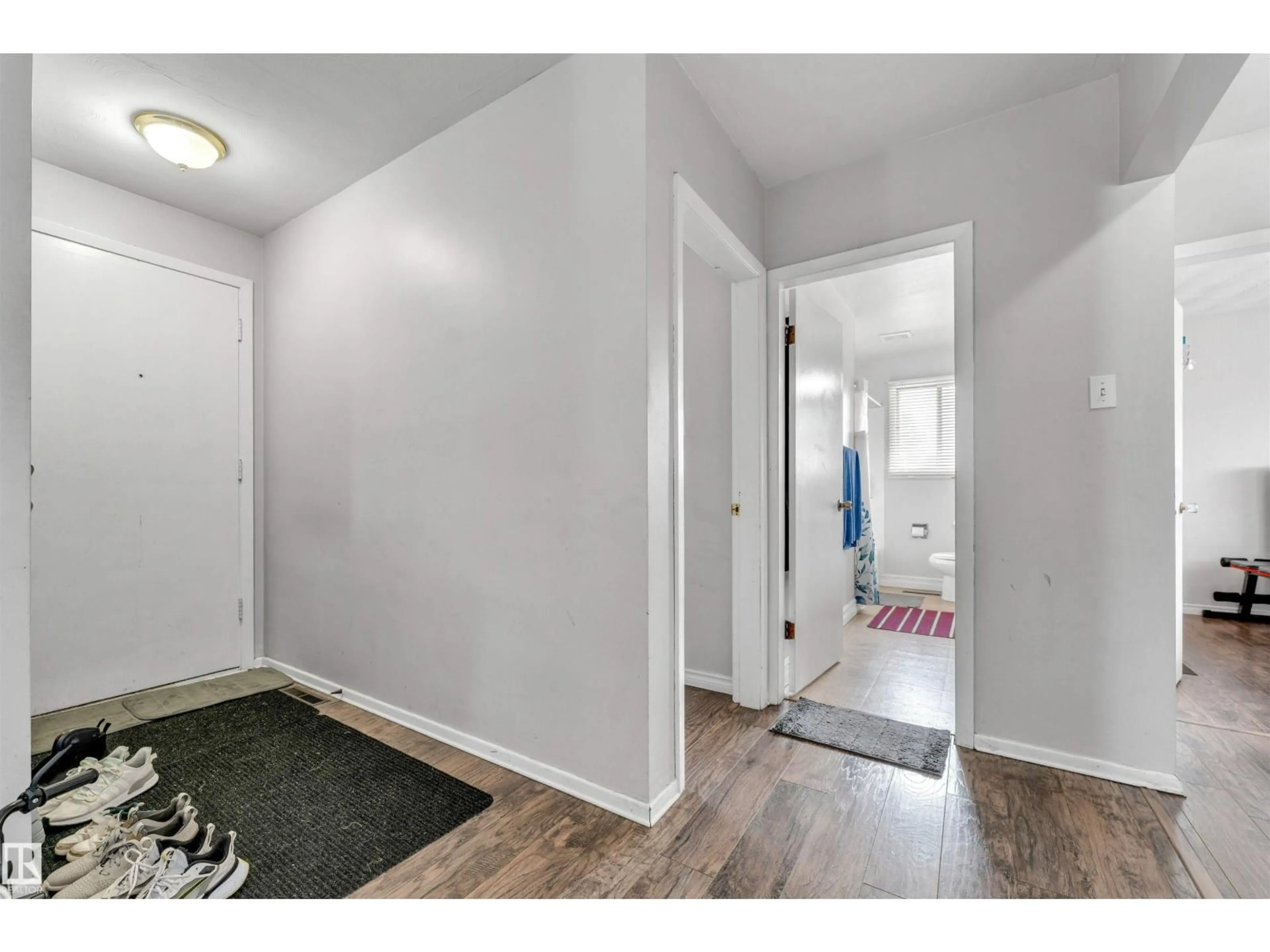 Indoor entryway for NW - 12908 126 ST, Edmonton Alberta T5L0Y3