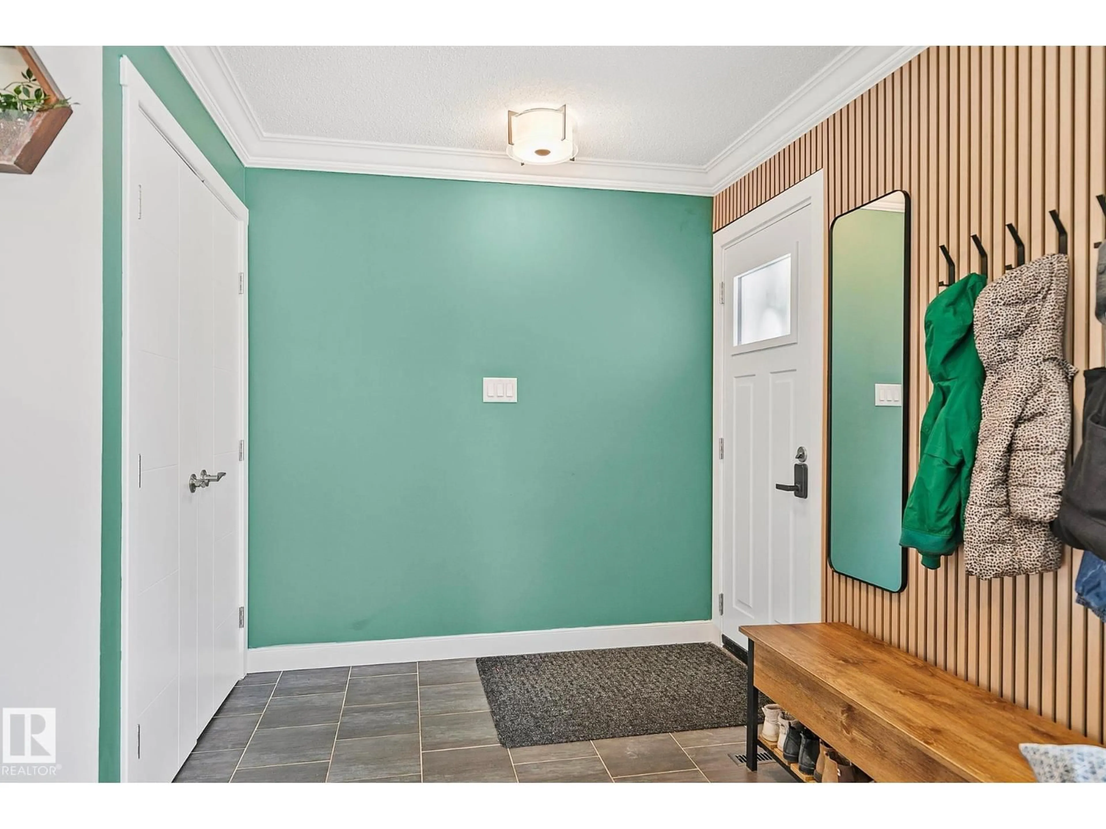 Indoor entryway for 7720 158 ST, Edmonton Alberta T5R2B7